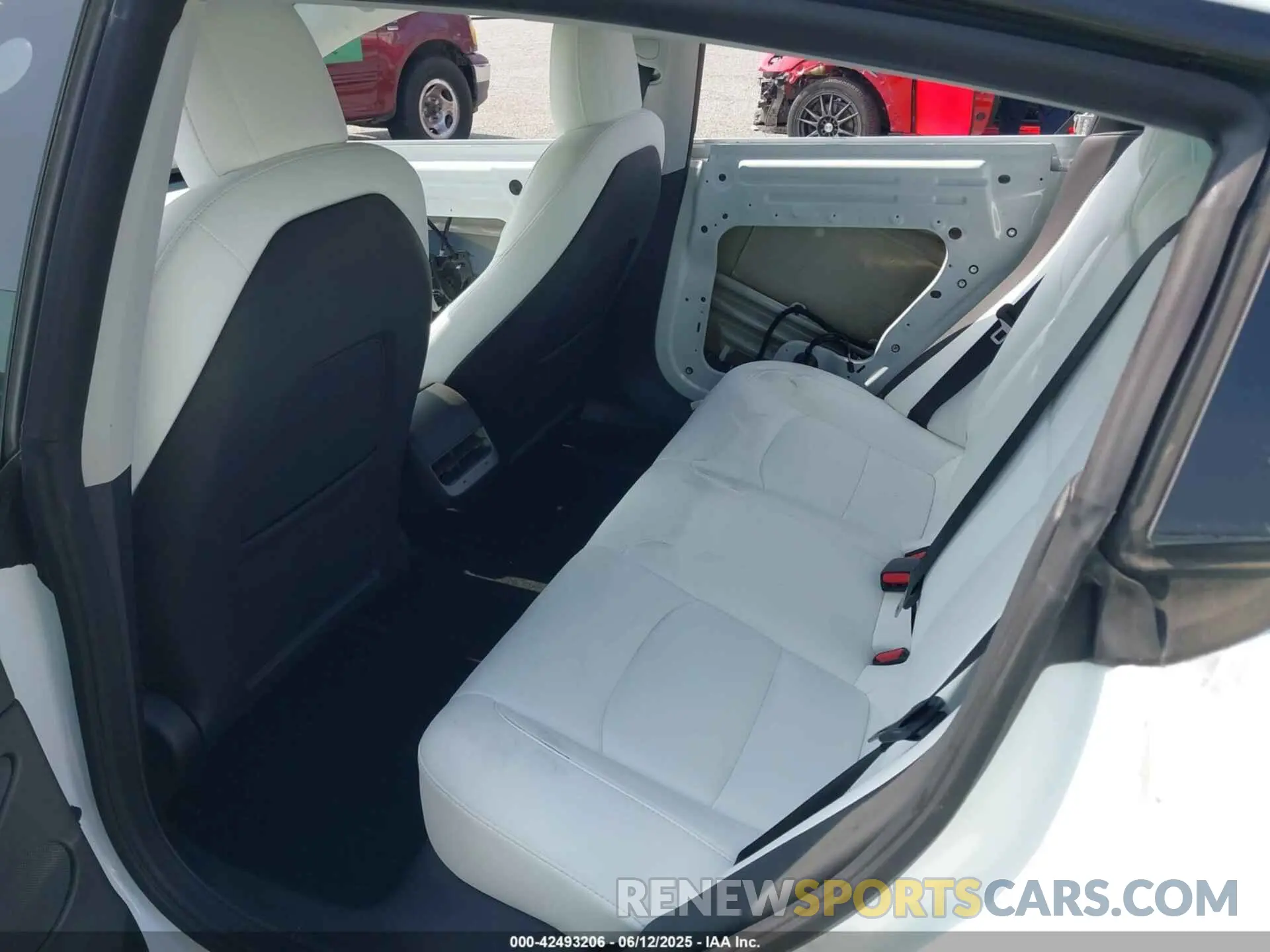 8 Photograph of a damaged car 5YJ3E1EC9NF294837 TESLA MODEL 3 2022