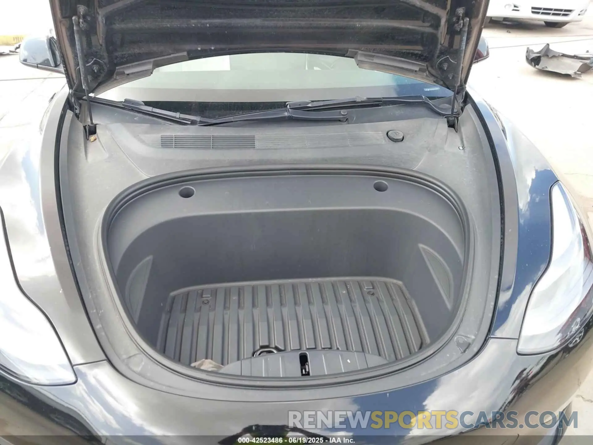 10 Photograph of a damaged car 5YJ3E1EC9NF356804 TESLA MODEL 3 2022