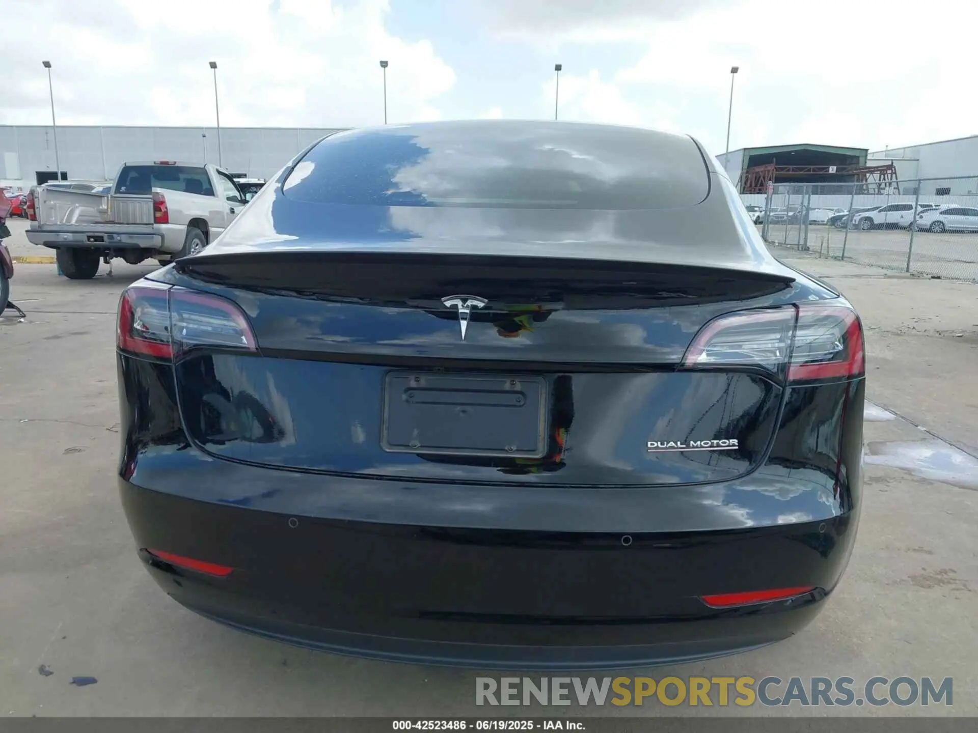 16 Photograph of a damaged car 5YJ3E1EC9NF356804 TESLA MODEL 3 2022
