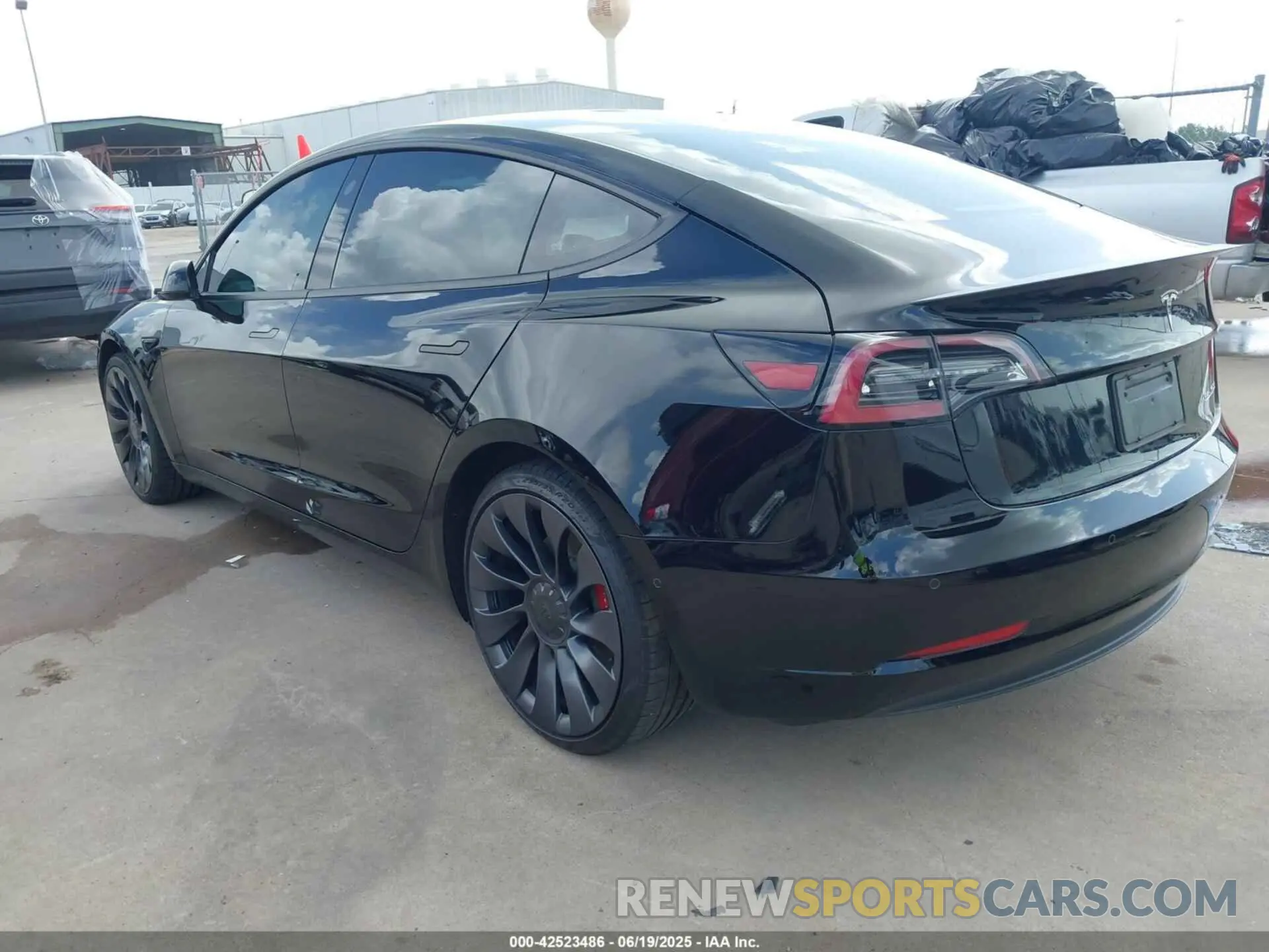 3 Photograph of a damaged car 5YJ3E1EC9NF356804 TESLA MODEL 3 2022