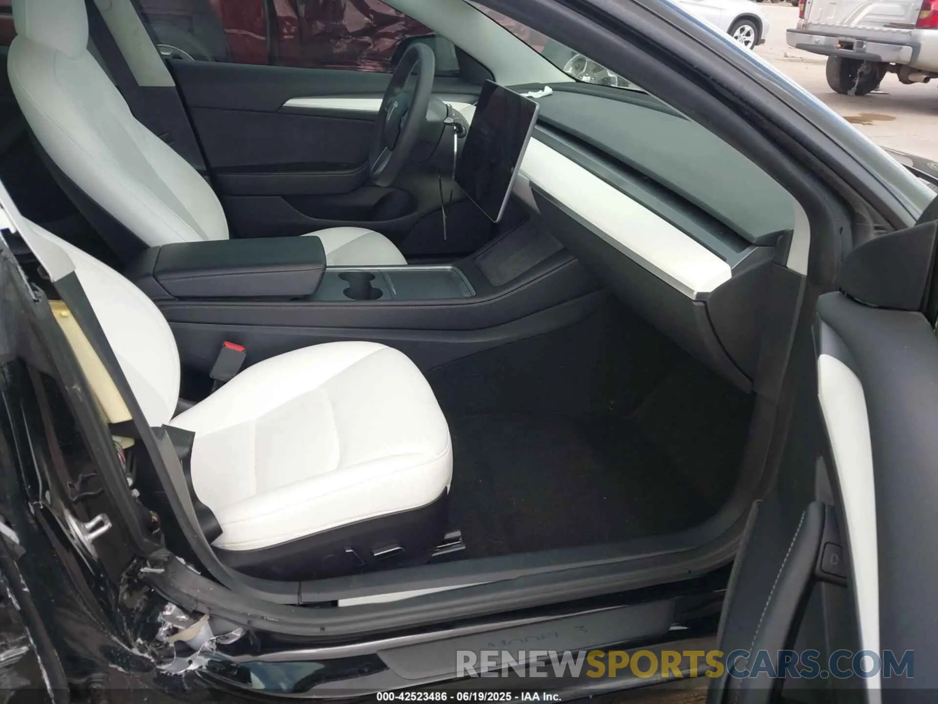 5 Photograph of a damaged car 5YJ3E1EC9NF356804 TESLA MODEL 3 2022