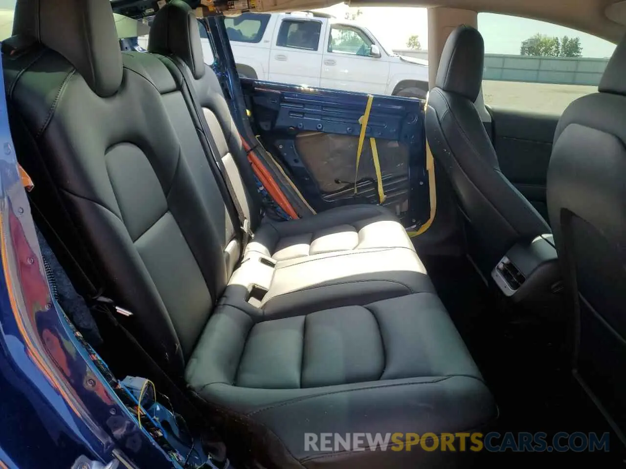 10 Photograph of a damaged car 5YJ3E1ECXNF261118 TESLA MODEL 3 2022