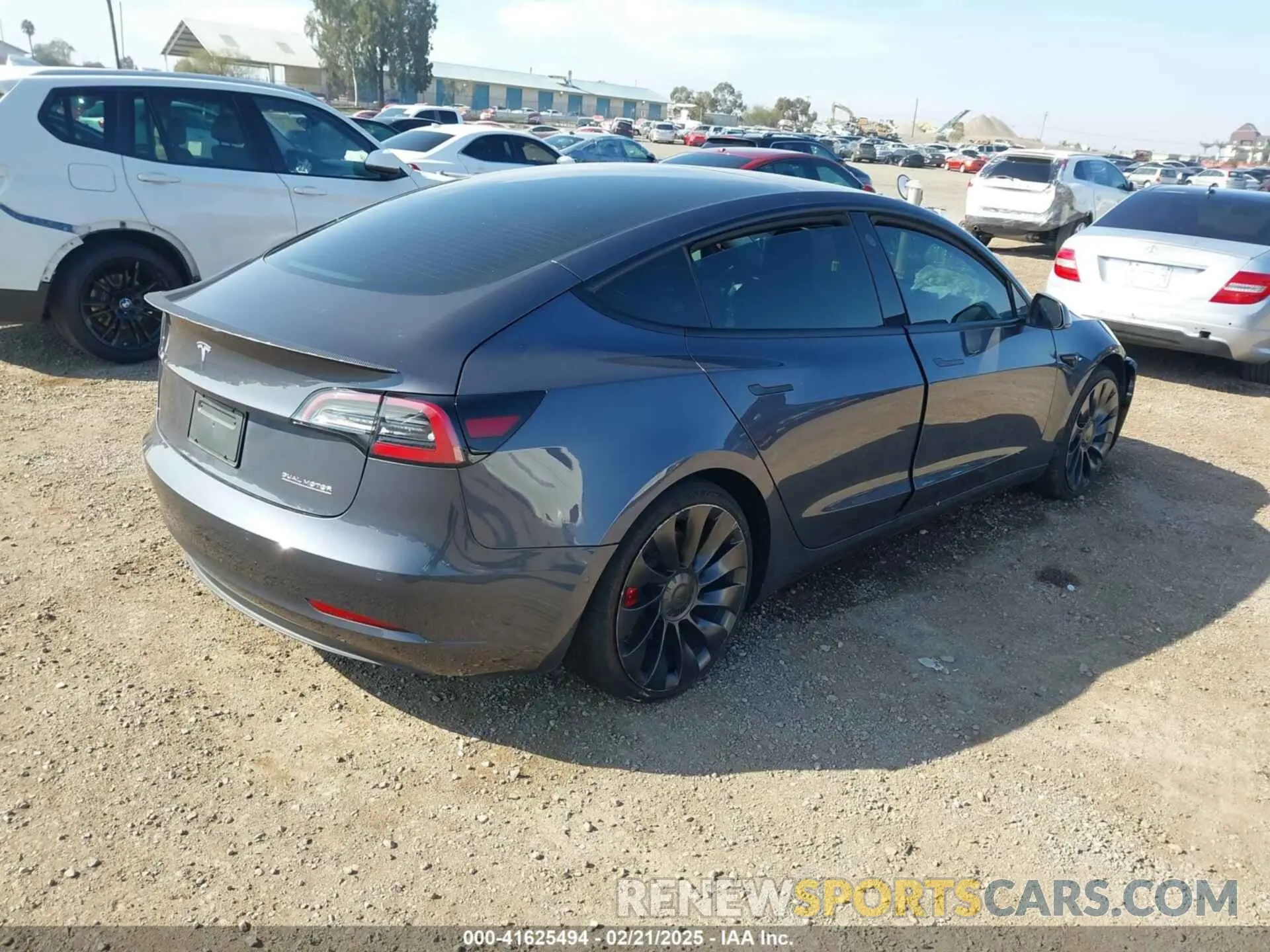 4 Photograph of a damaged car 5YJ3E1ECXNF264830 TESLA MODEL 3 2022