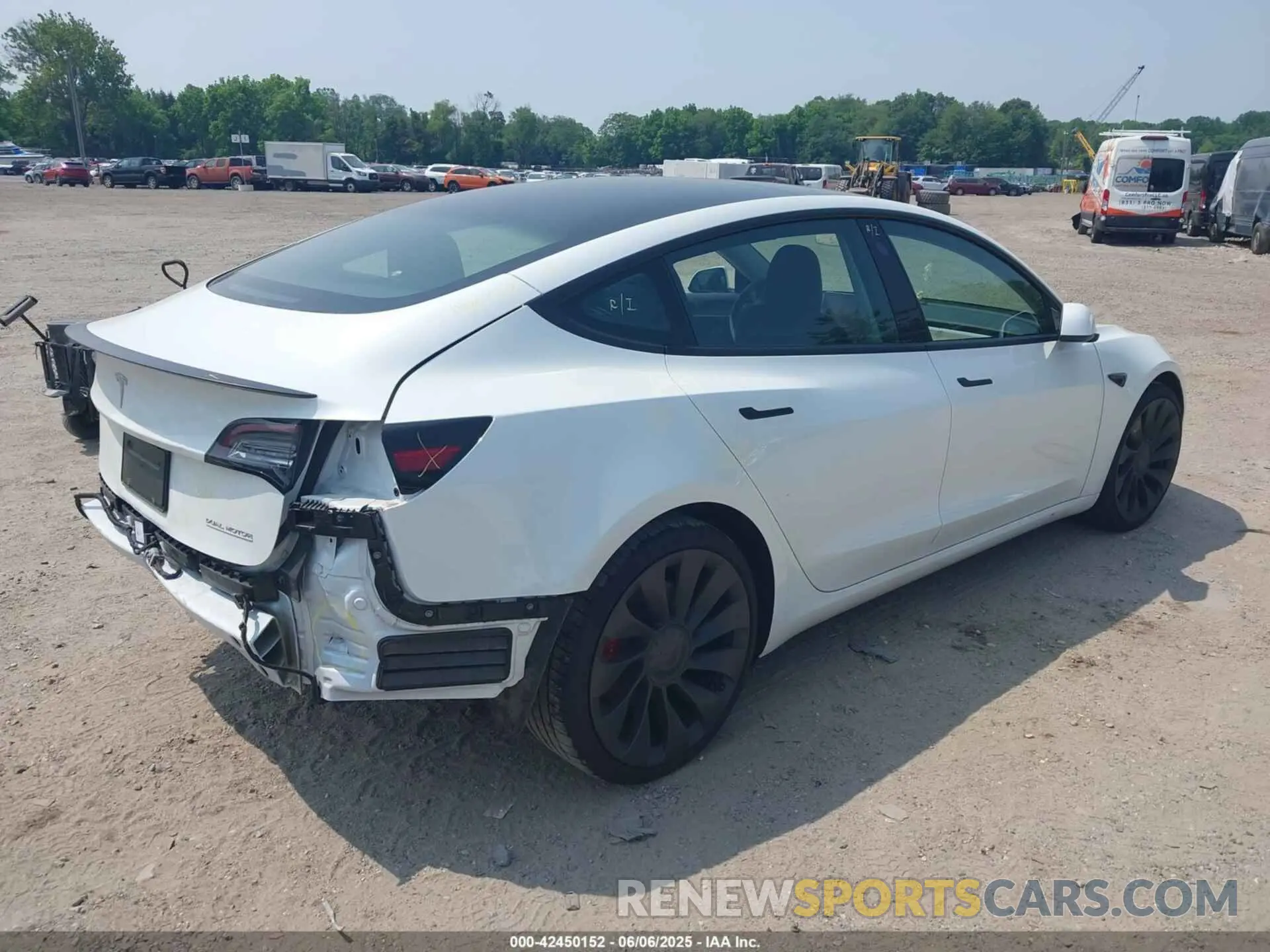 4 Photograph of a damaged car 5YJ3E1ECXNF335833 TESLA MODEL 3 2022