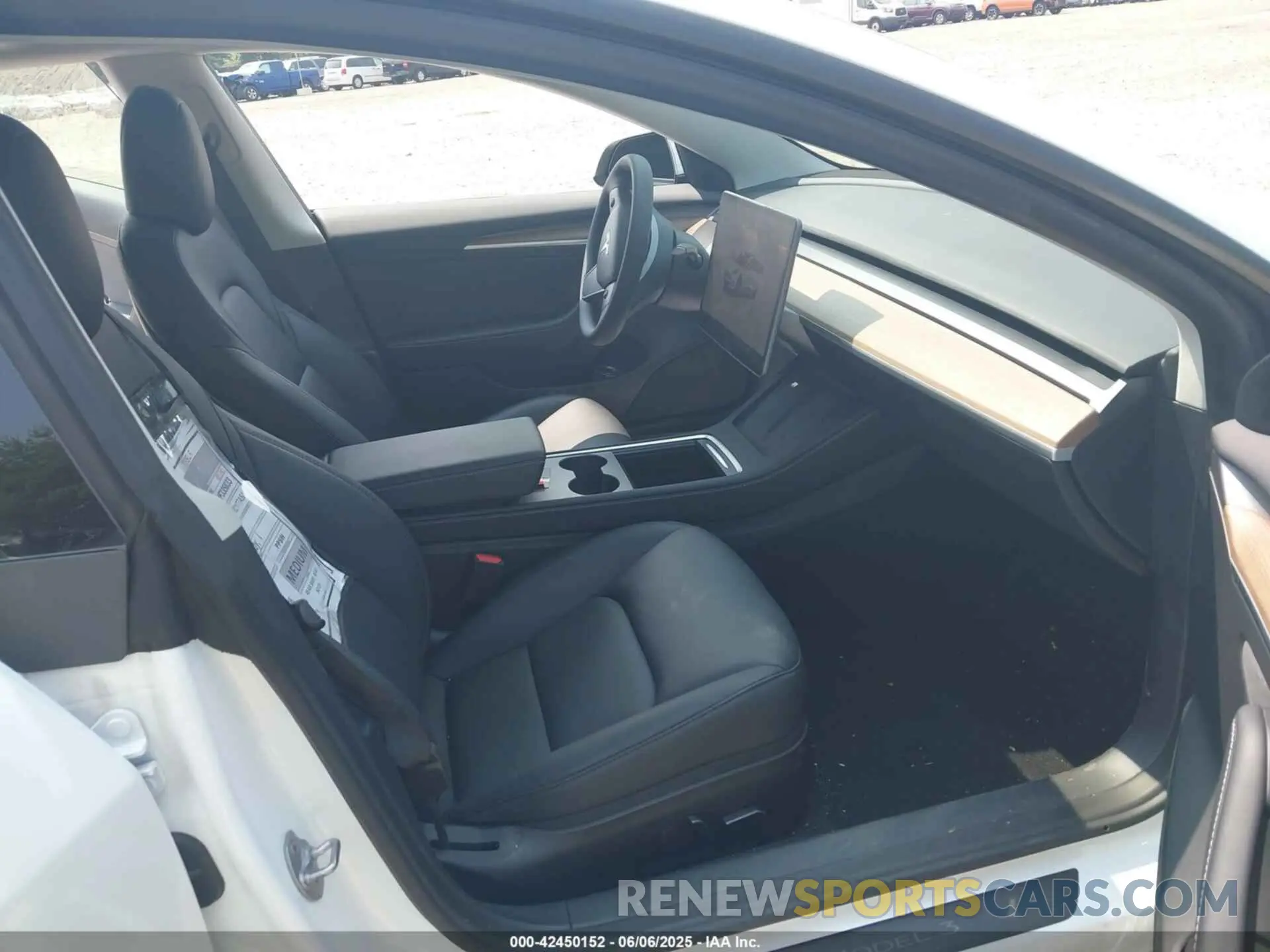 5 Photograph of a damaged car 5YJ3E1ECXNF335833 TESLA MODEL 3 2022
