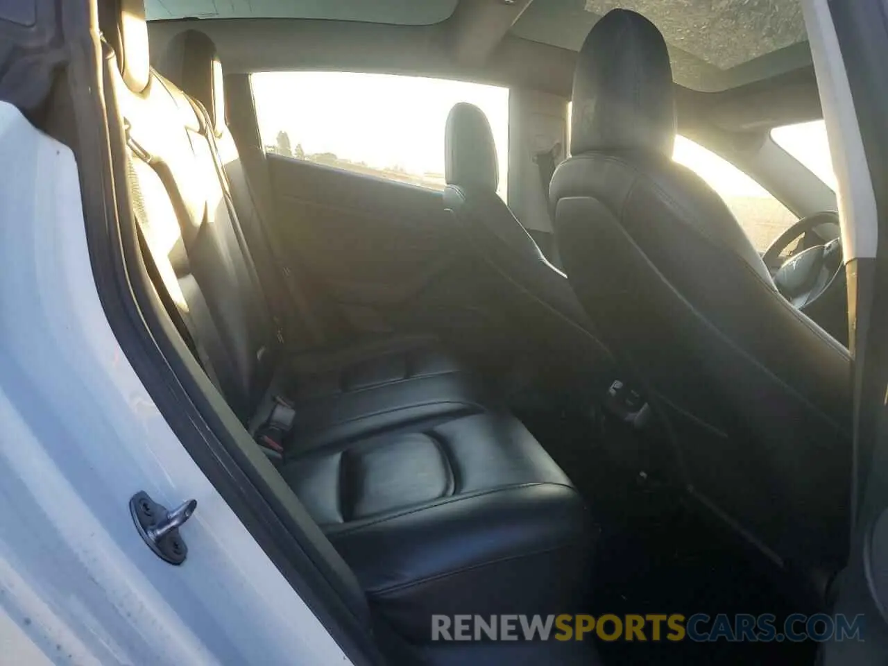 11 Photograph of a damaged car 5YJ3E1ECXNF354477 TESLA MODEL 3 2022