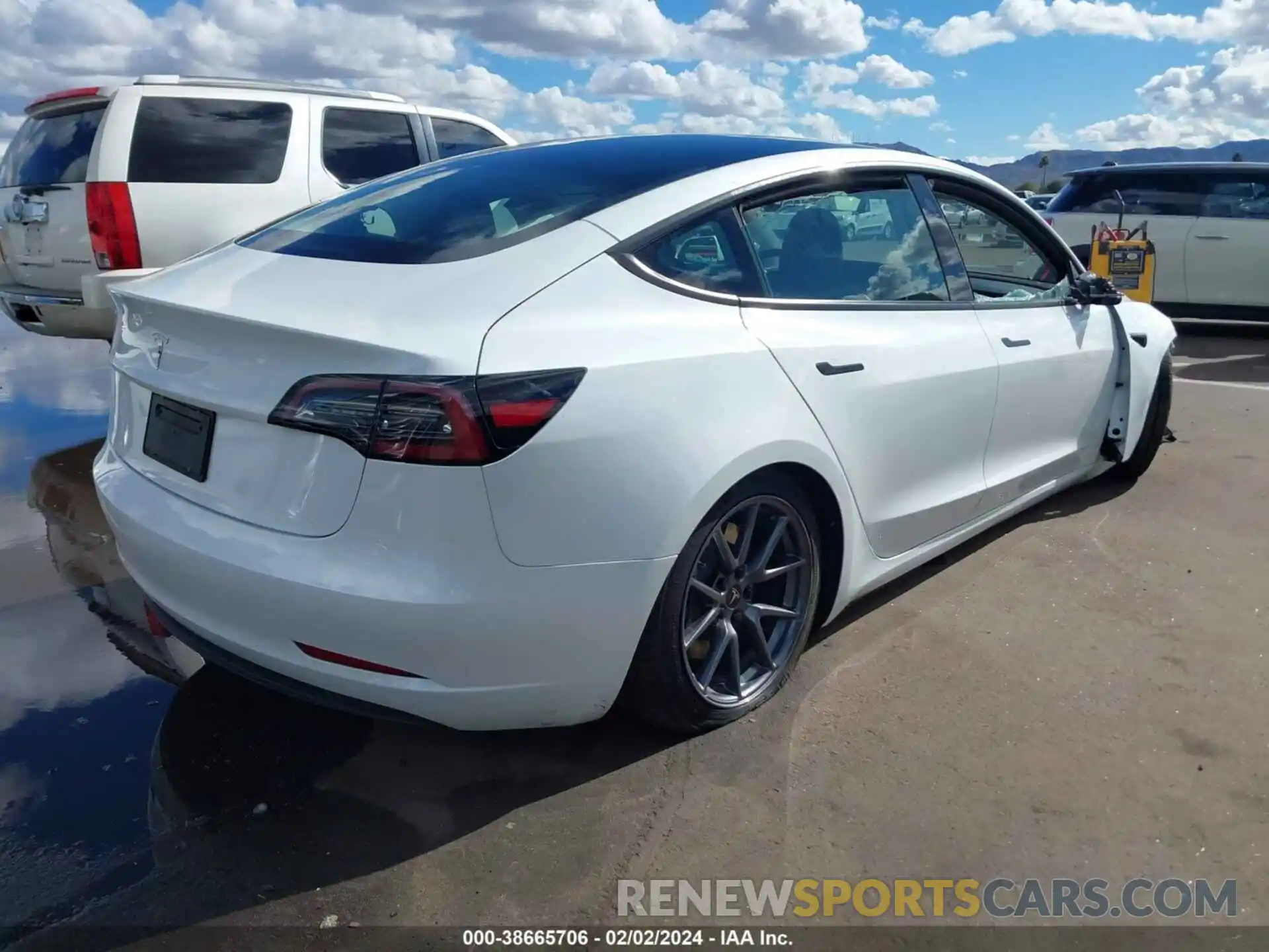 4 Photograph of a damaged car 5YJ3E1EA0PF405566 TESLA MODEL 3 2023