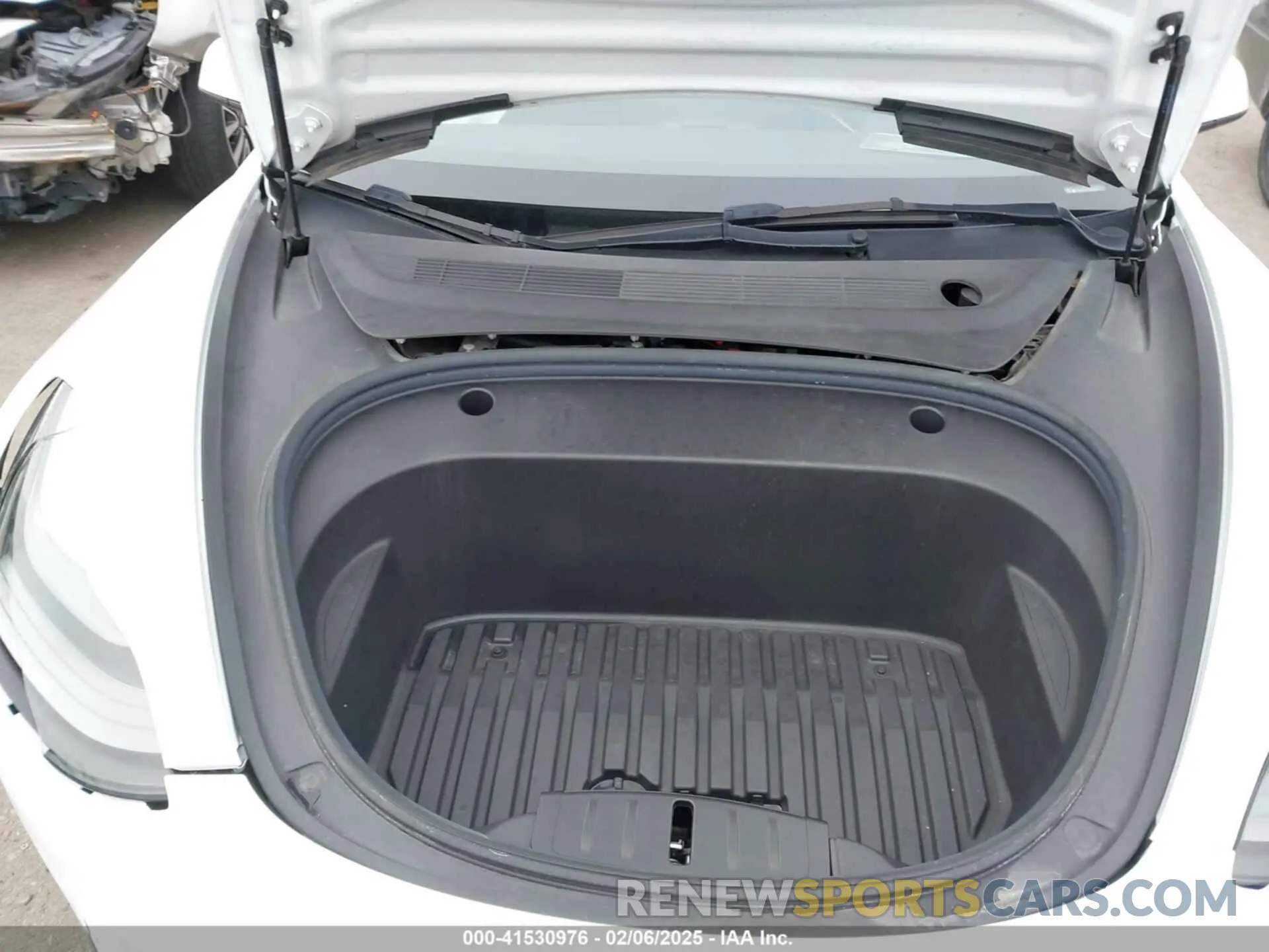 10 Photograph of a damaged car 5YJ3E1EA0PF425171 TESLA MODEL 3 2023