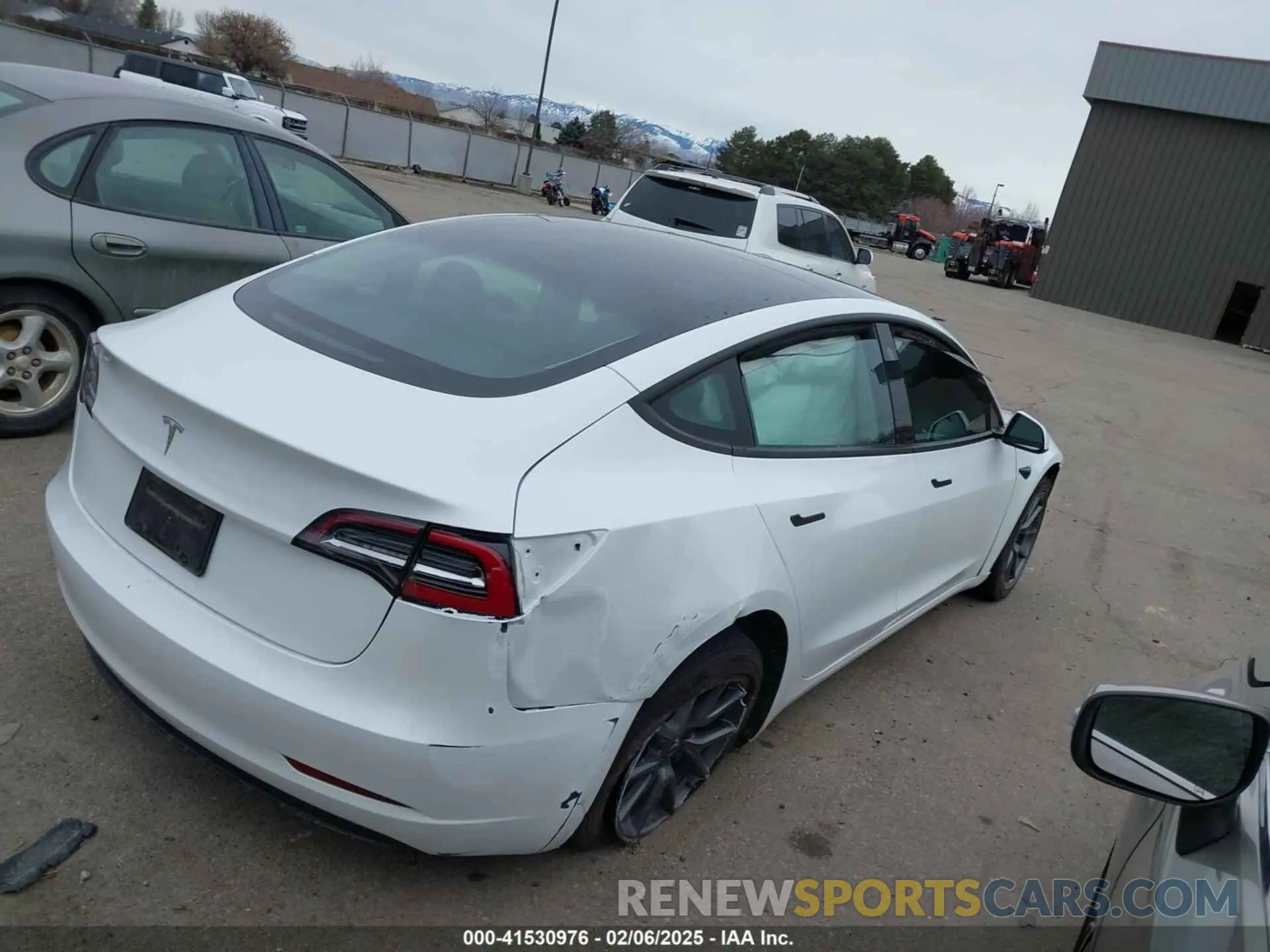 4 Photograph of a damaged car 5YJ3E1EA0PF425171 TESLA MODEL 3 2023