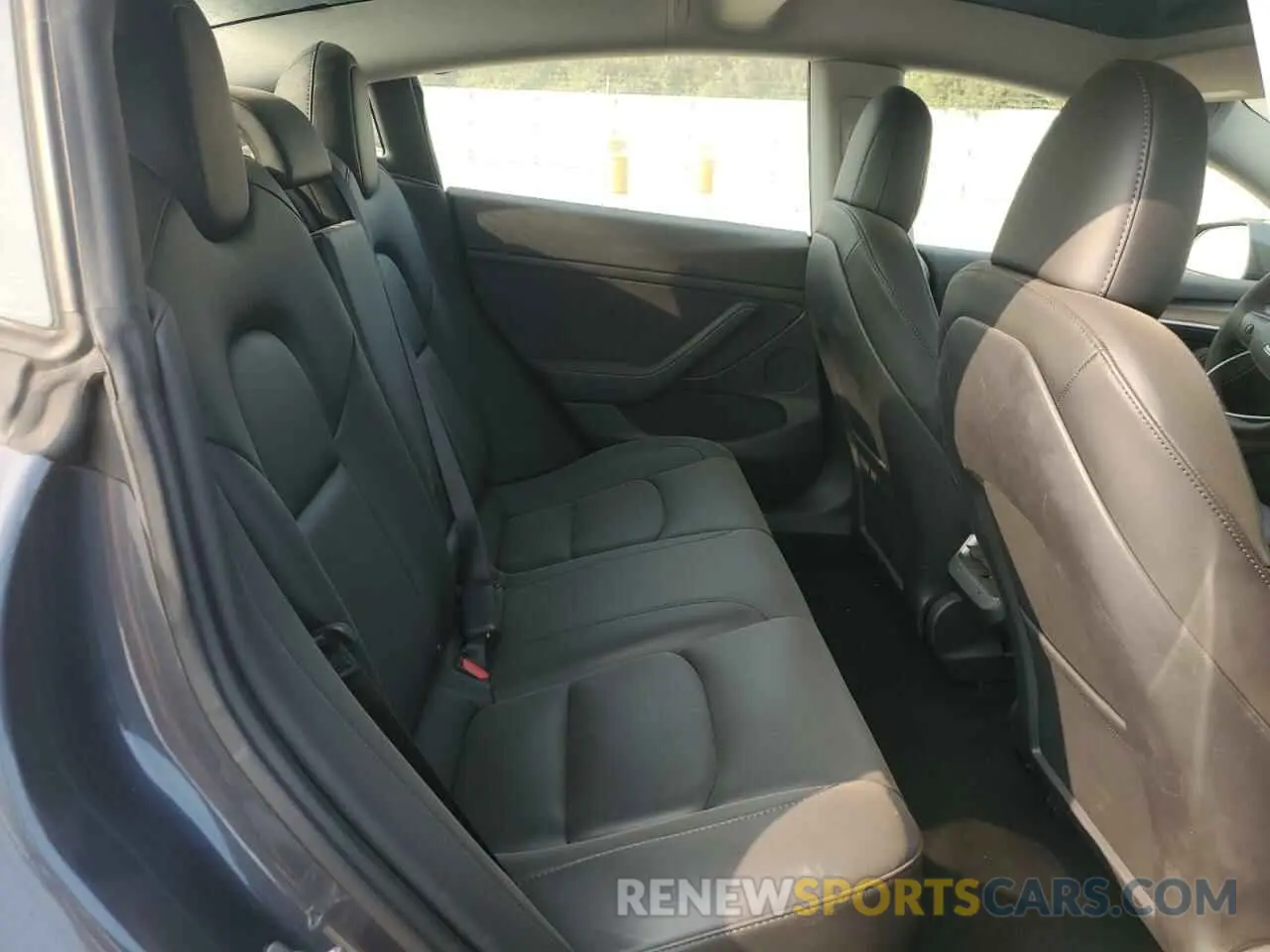 10 Photograph of a damaged car 5YJ3E1EA0PF437014 TESLA MODEL 3 2023