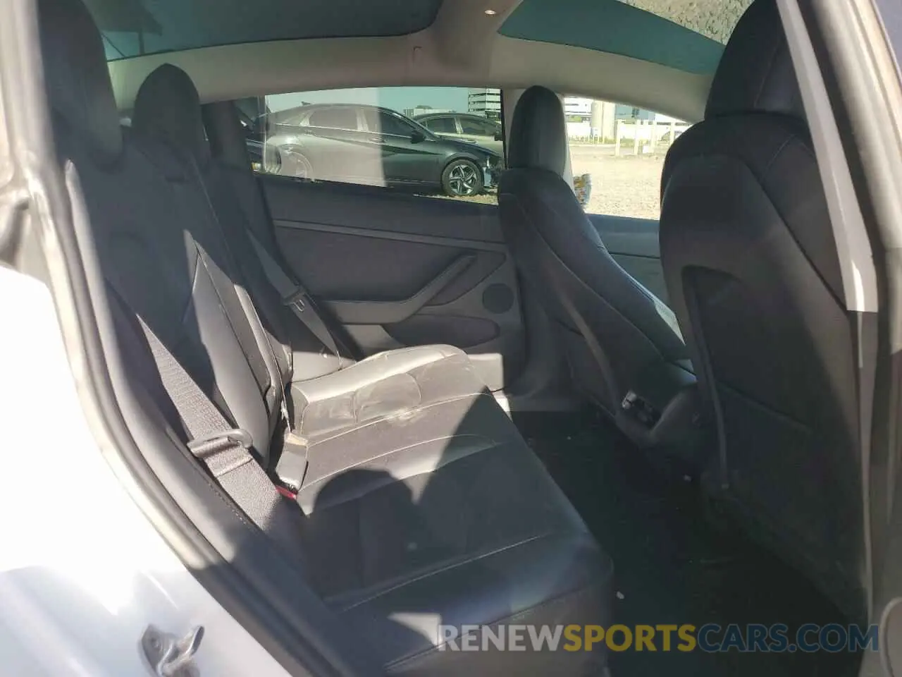 10 Photograph of a damaged car 5YJ3E1EA0PF475715 TESLA MODEL 3 2023