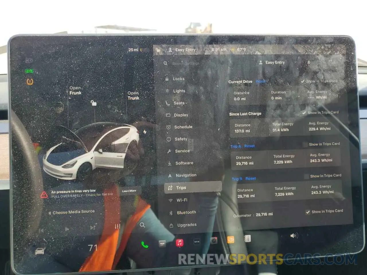 9 Photograph of a damaged car 5YJ3E1EA0PF475715 TESLA MODEL 3 2023