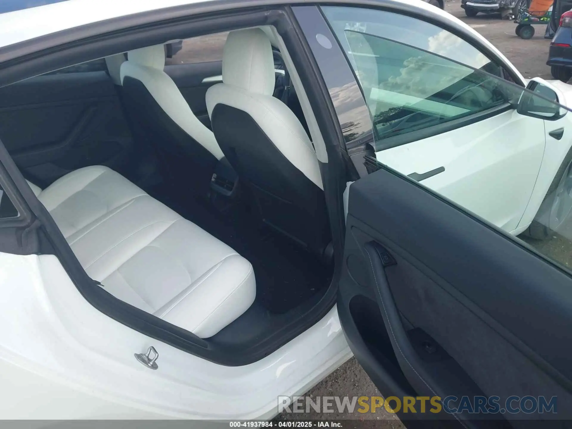 8 Photograph of a damaged car 5YJ3E1EA0PF480316 TESLA MODEL 3 2023