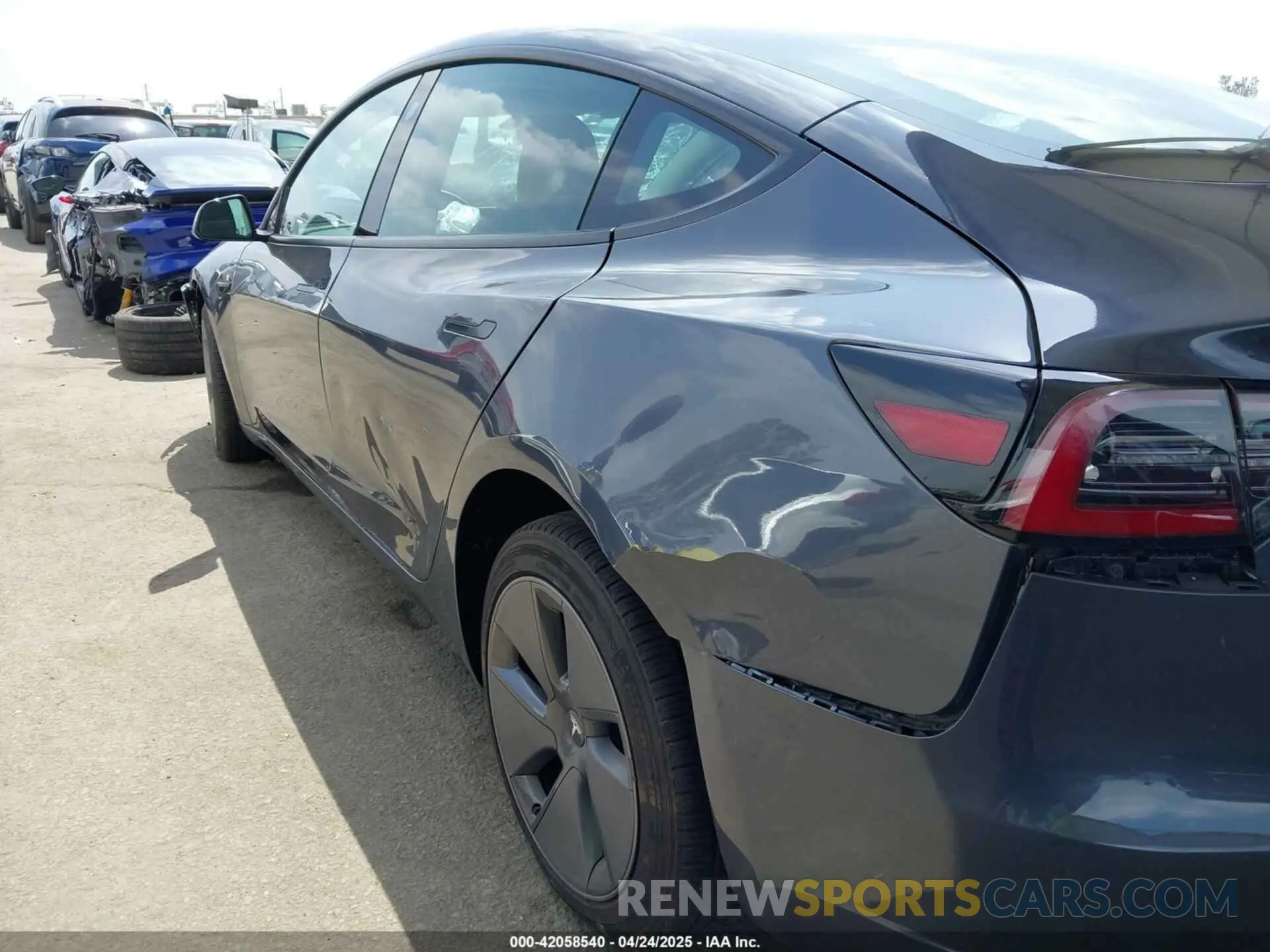 19 Photograph of a damaged car 5YJ3E1EA0PF518904 TESLA MODEL 3 2023