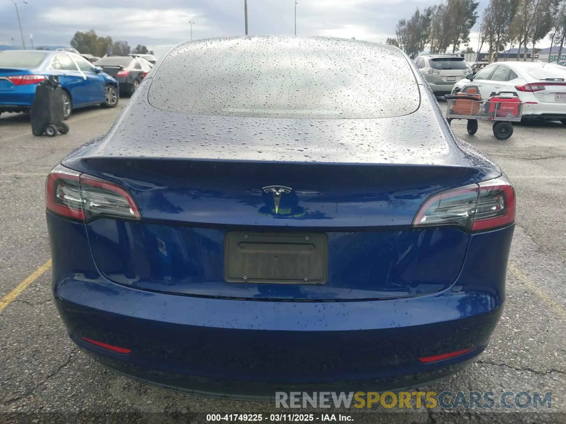 17 Photograph of a damaged car 5YJ3E1EA0PF518983 TESLA MODEL 3 2023