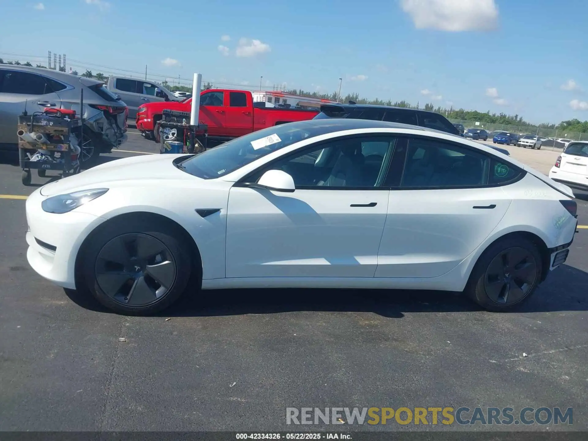 14 Photograph of a damaged car 5YJ3E1EA0PF548498 TESLA MODEL 3 2023