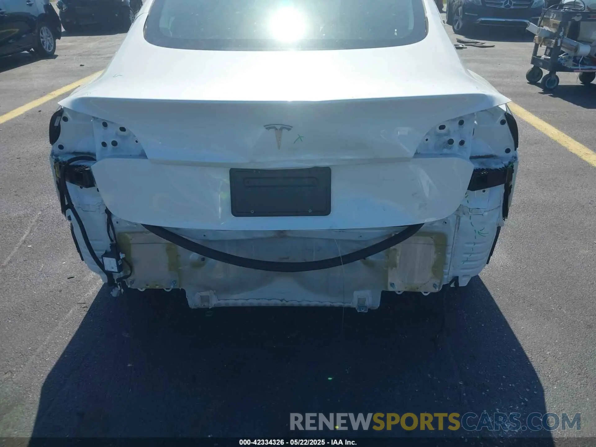 6 Photograph of a damaged car 5YJ3E1EA0PF548498 TESLA MODEL 3 2023