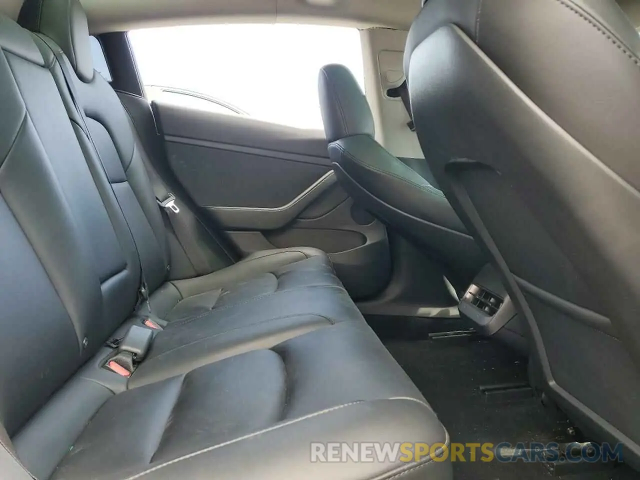 10 Photograph of a damaged car 5YJ3E1EA0PF570355 TESLA MODEL 3 2023