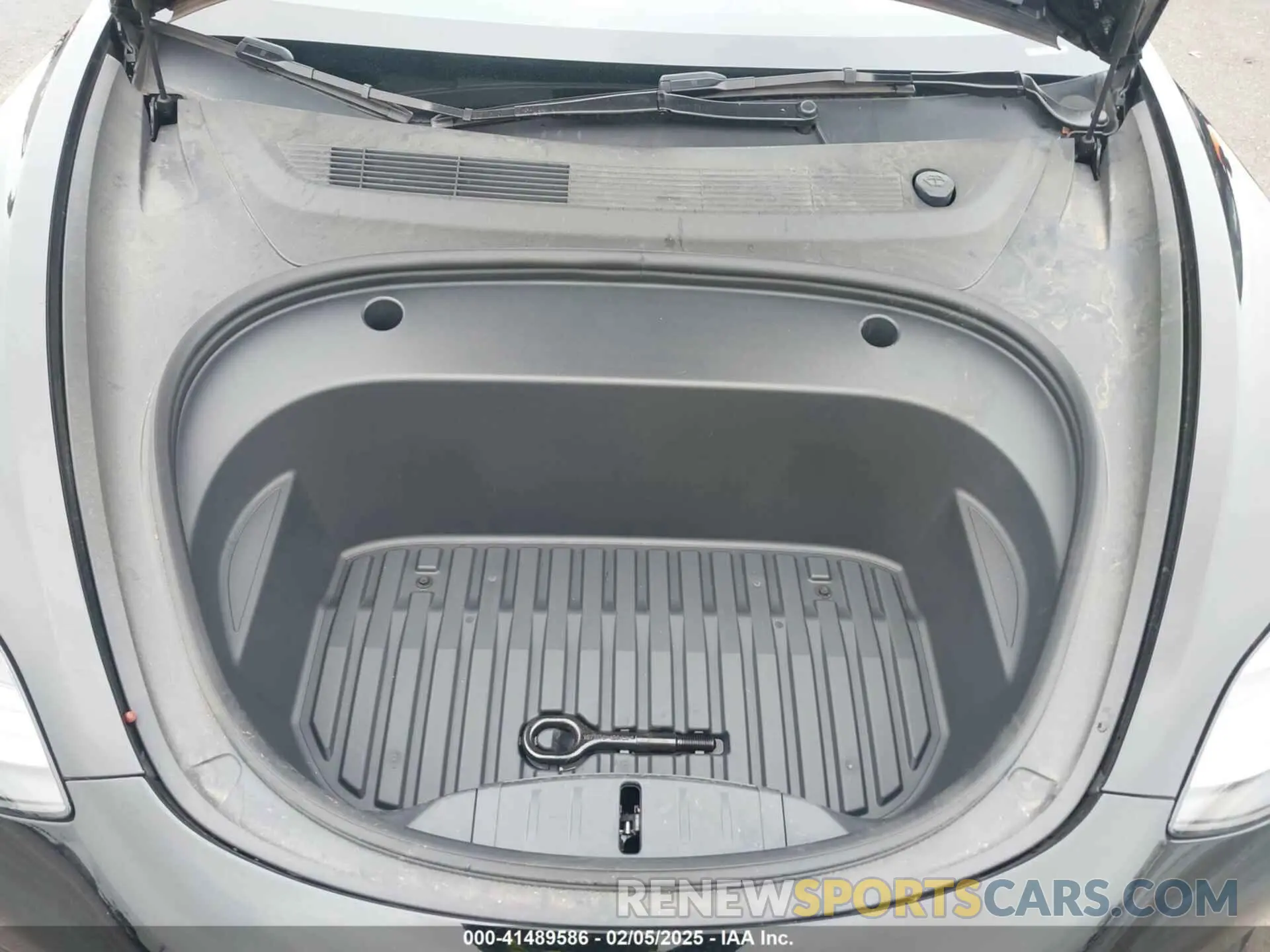 10 Photograph of a damaged car 5YJ3E1EA0PF587656 TESLA MODEL 3 2023
