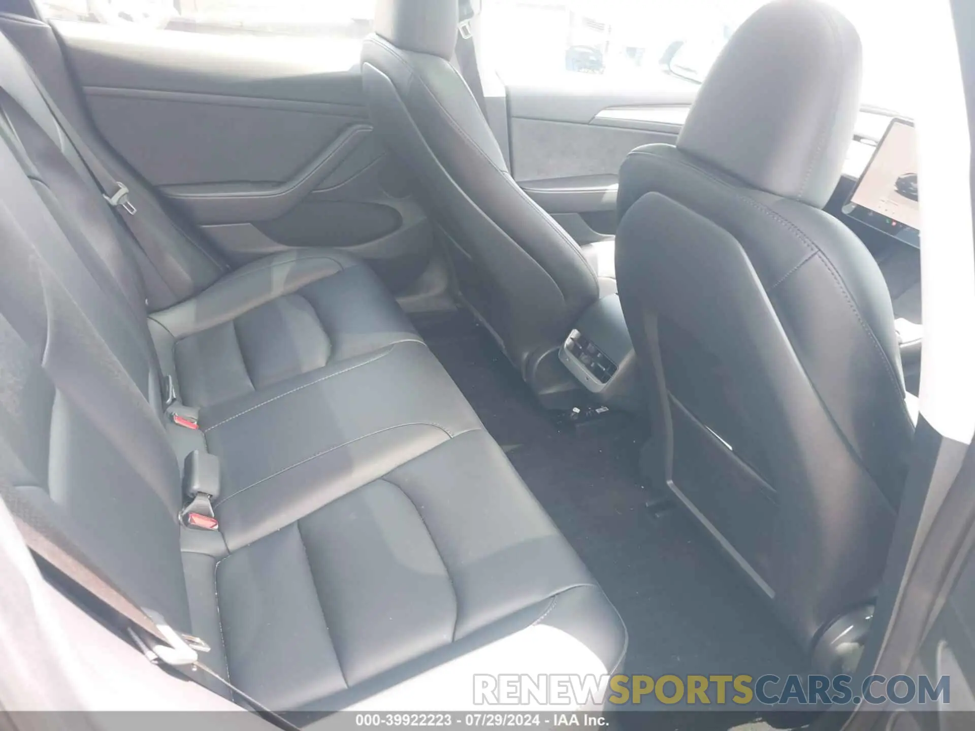 8 Photograph of a damaged car 5YJ3E1EA0PF673095 TESLA MODEL 3 2023