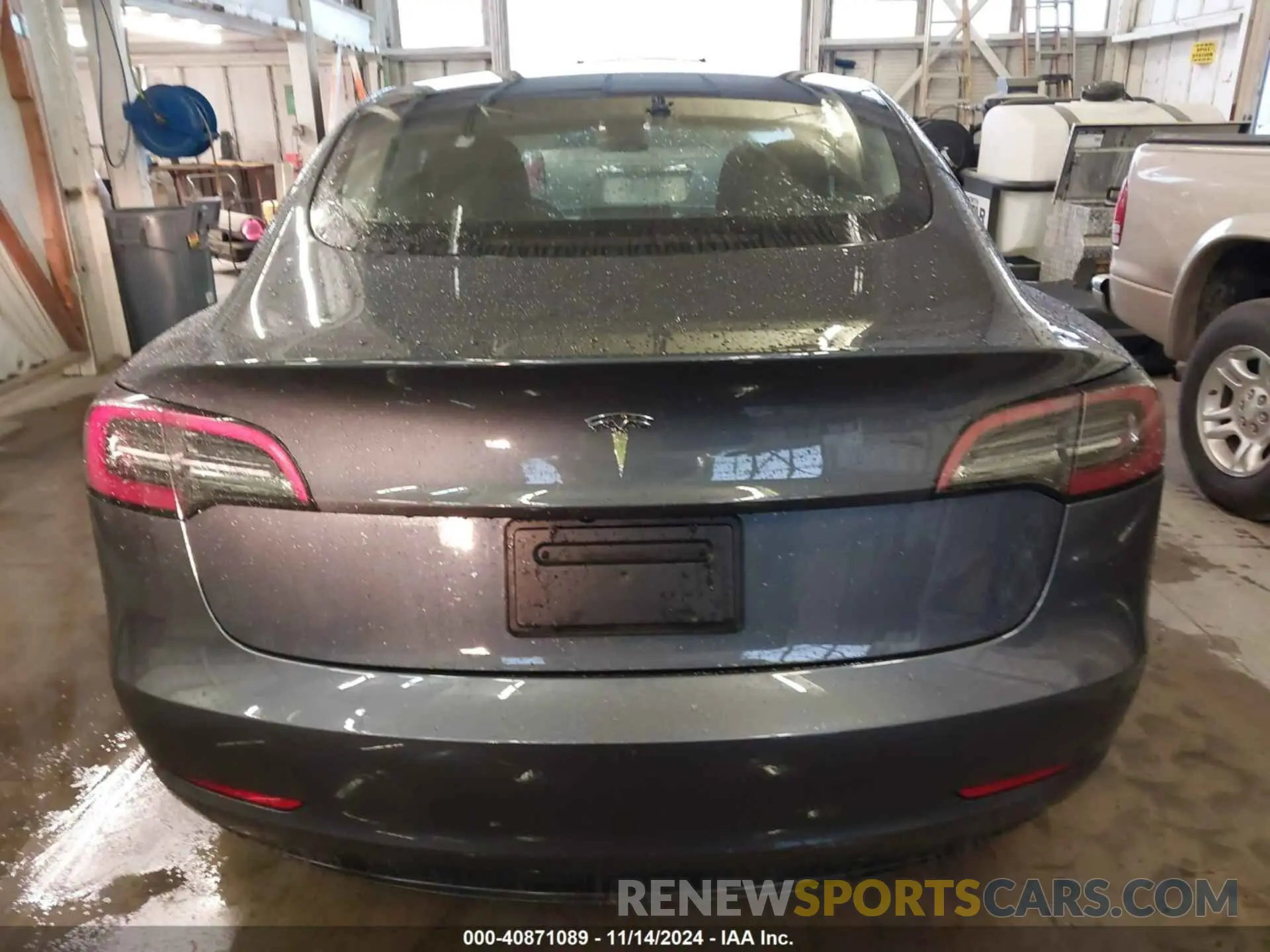 17 Photograph of a damaged car 5YJ3E1EA0PF698028 TESLA MODEL 3 2023