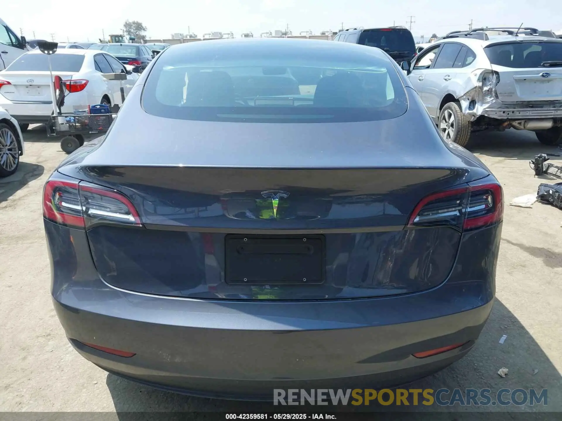 17 Photograph of a damaged car 5YJ3E1EA1PF403714 TESLA MODEL 3 2023