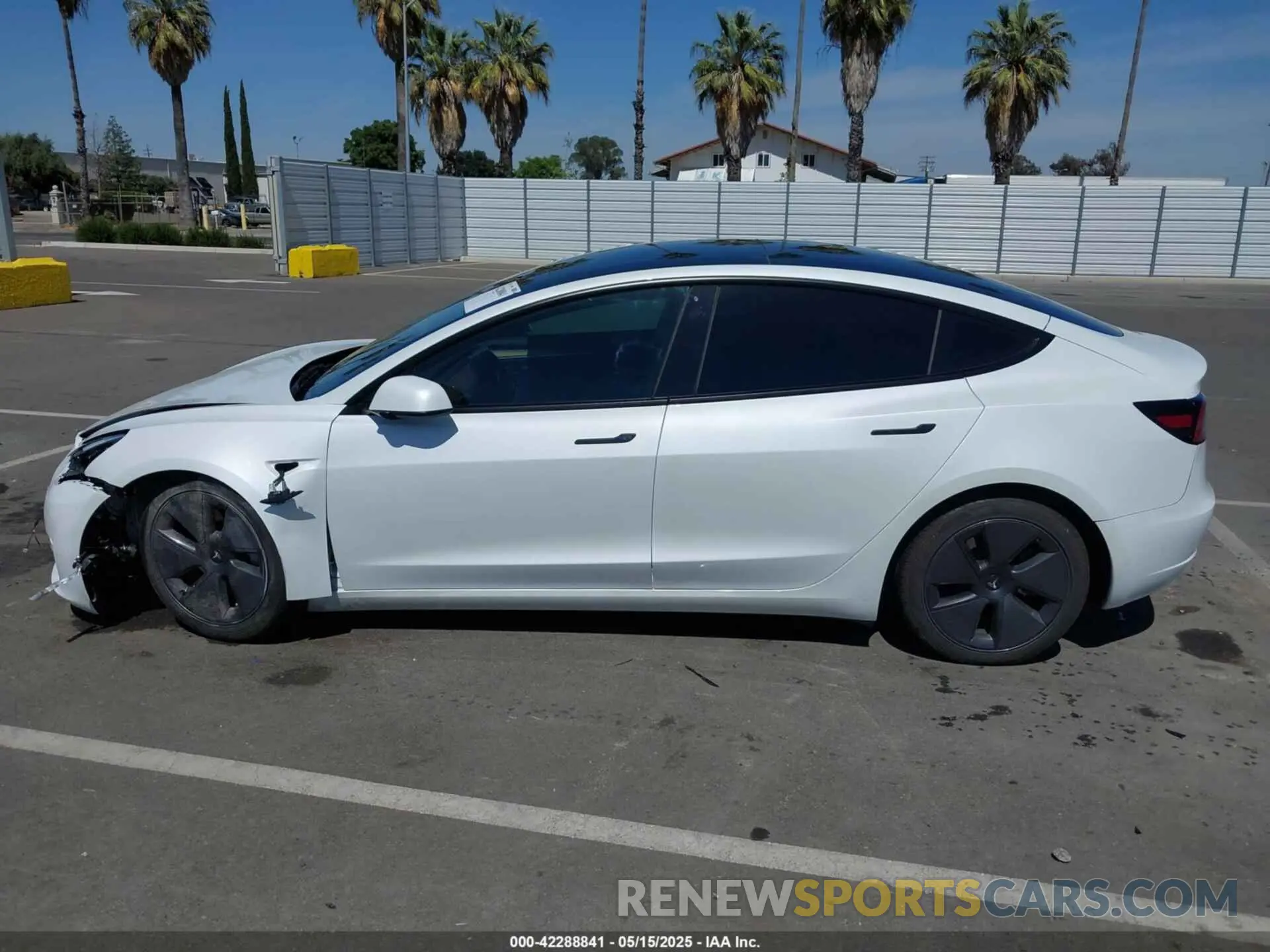 14 Photograph of a damaged car 5YJ3E1EA1PF431772 TESLA MODEL 3 2023