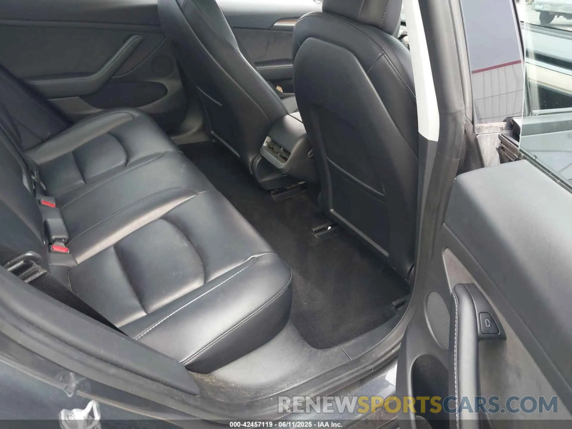 8 Photograph of a damaged car 5YJ3E1EA1PF449575 TESLA MODEL 3 2023