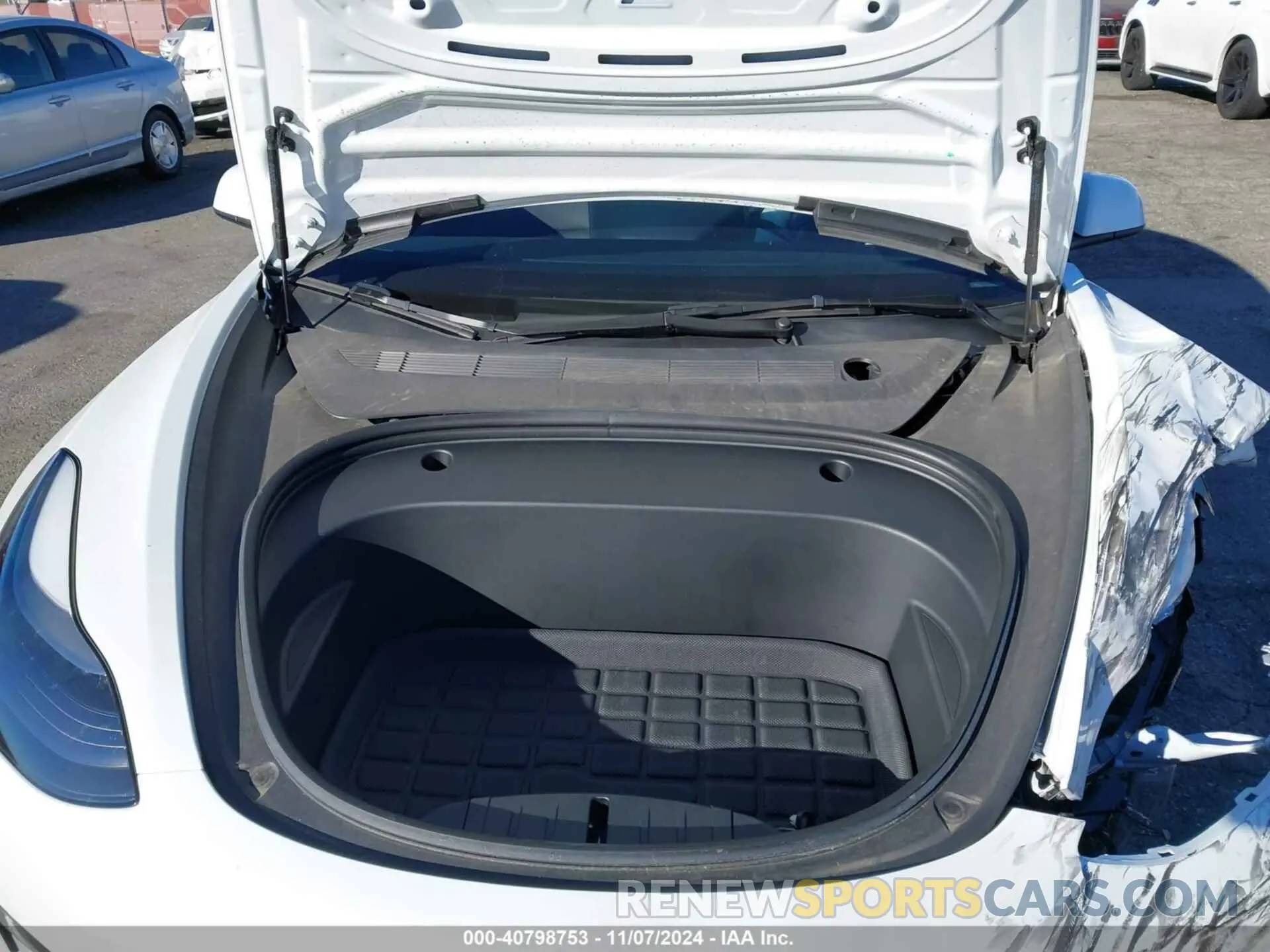 10 Photograph of a damaged car 5YJ3E1EA1PF569117 TESLA MODEL 3 2023