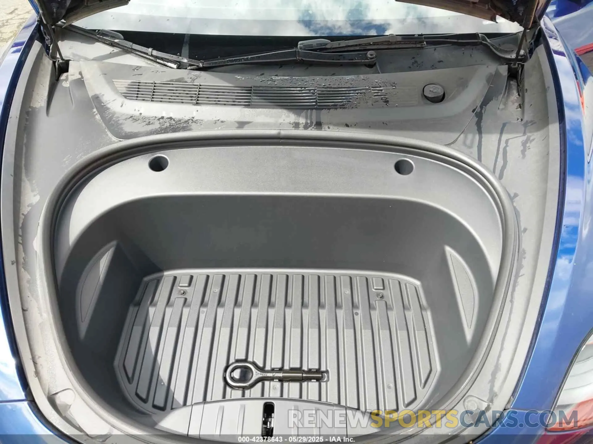 10 Photograph of a damaged car 5YJ3E1EA1PF572180 TESLA MODEL 3 2023