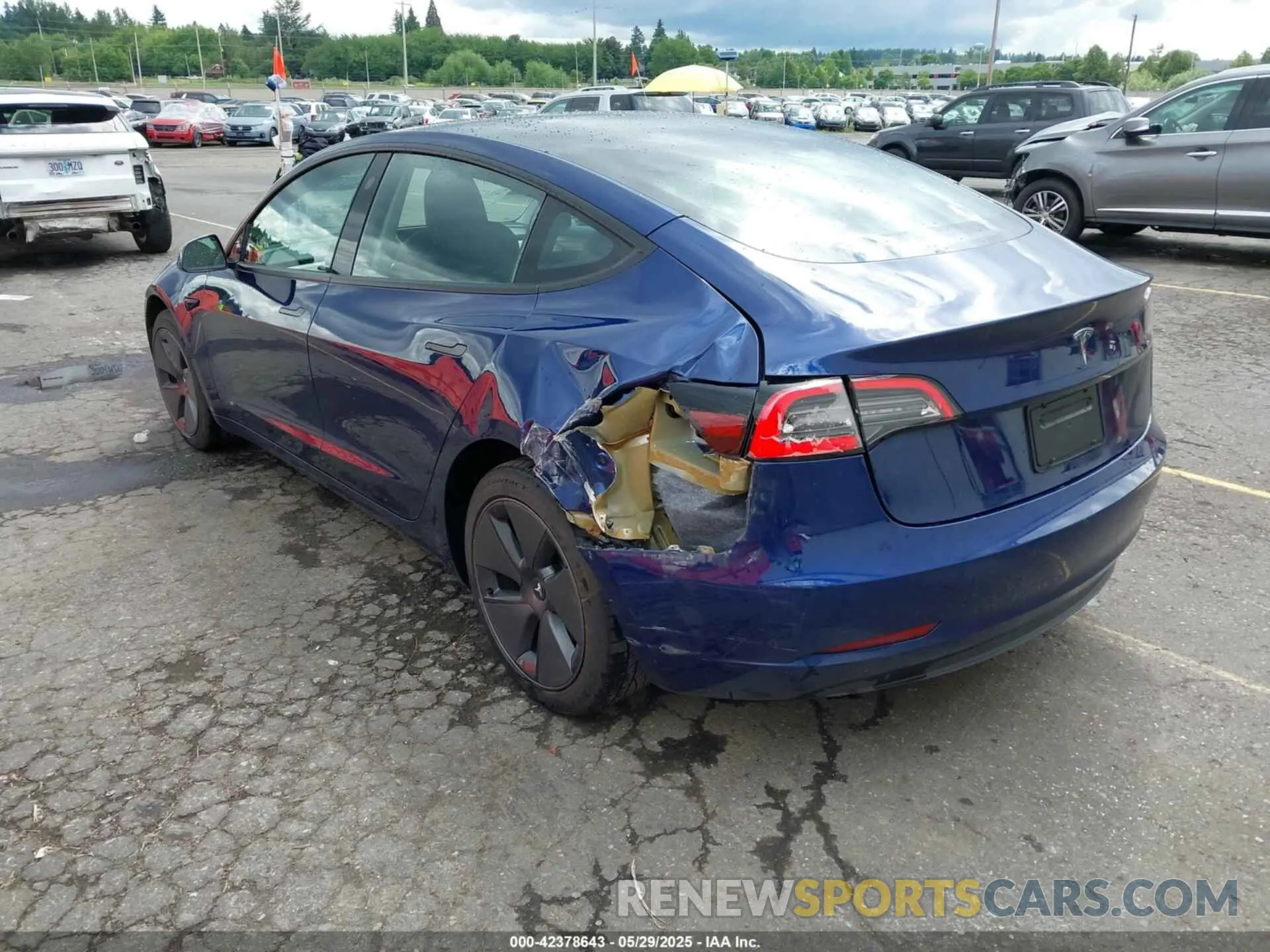 3 Photograph of a damaged car 5YJ3E1EA1PF572180 TESLA MODEL 3 2023