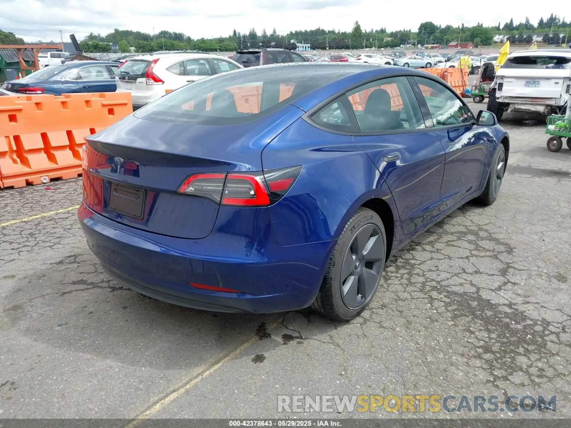 4 Photograph of a damaged car 5YJ3E1EA1PF572180 TESLA MODEL 3 2023