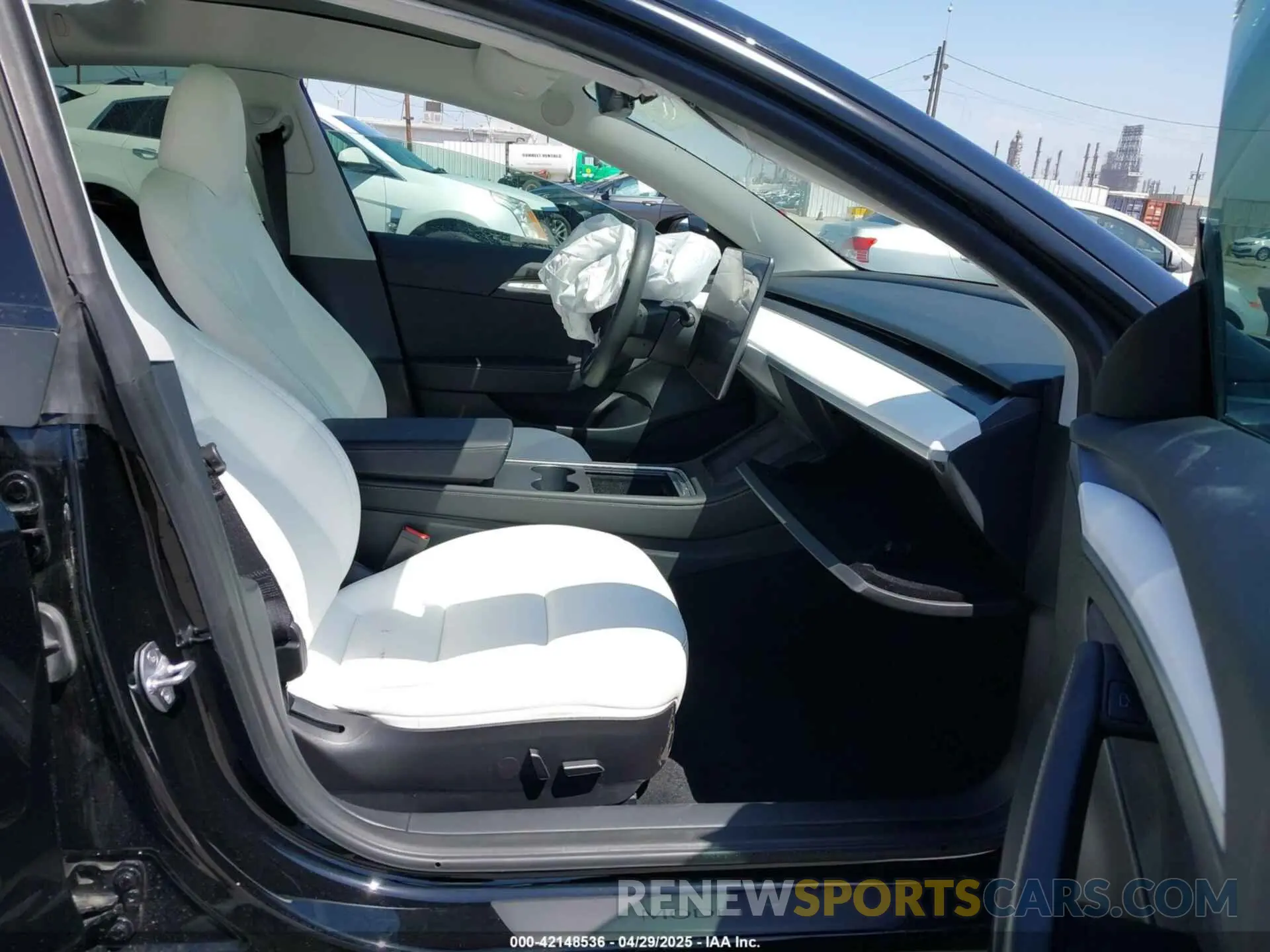 5 Photograph of a damaged car 5YJ3E1EA1PF599699 TESLA MODEL 3 2023