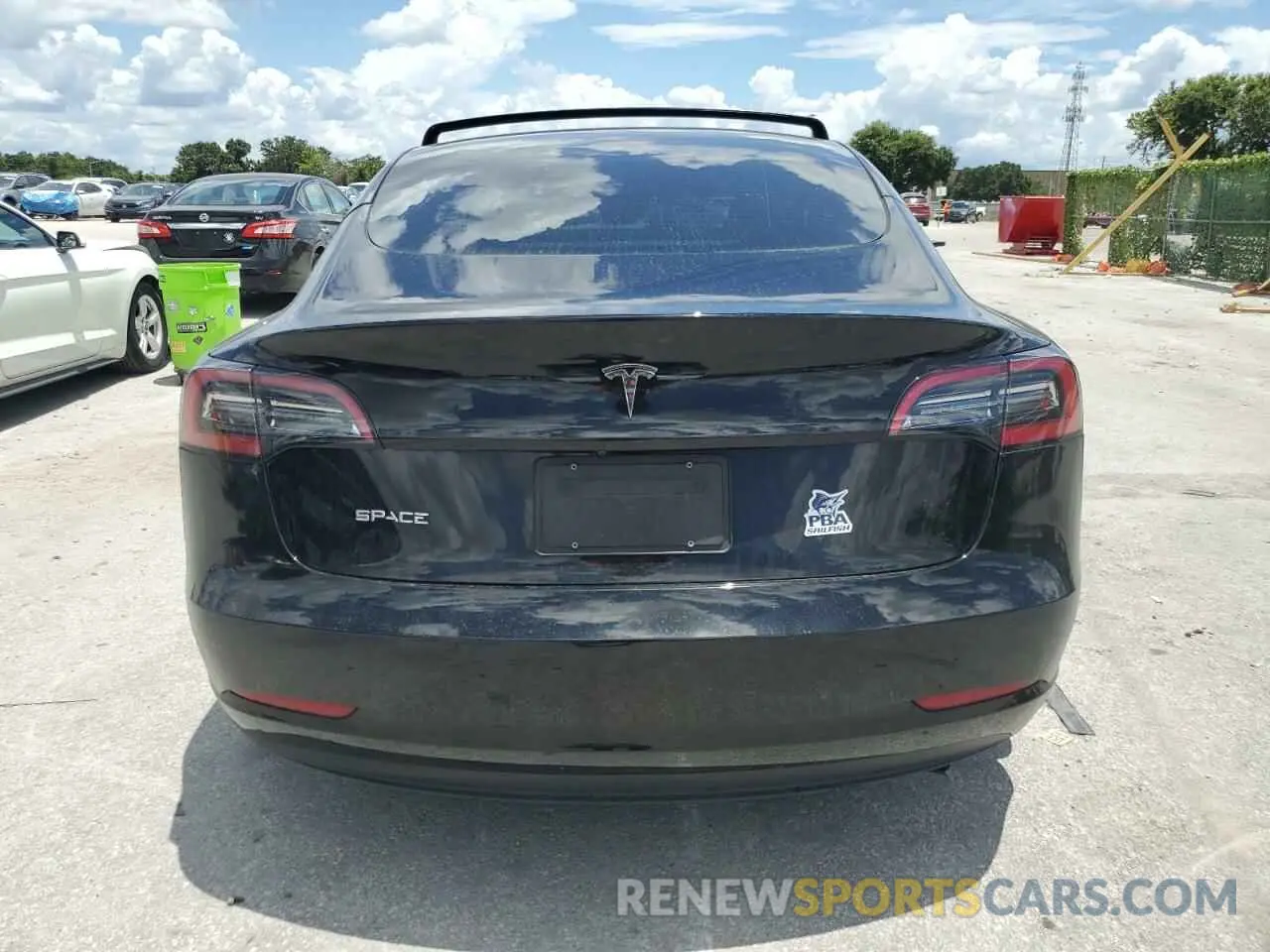6 Photograph of a damaged car 5YJ3E1EA1PF639389 TESLA MODEL 3 2023