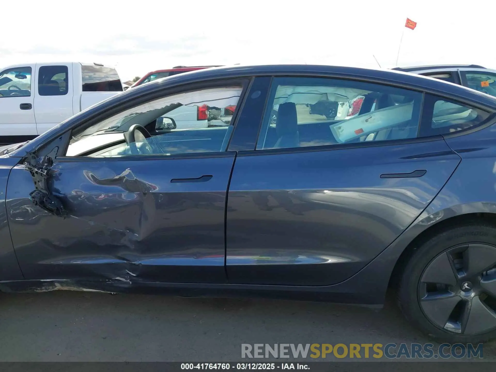 14 Photograph of a damaged car 5YJ3E1EA1PF691699 TESLA MODEL 3 2023