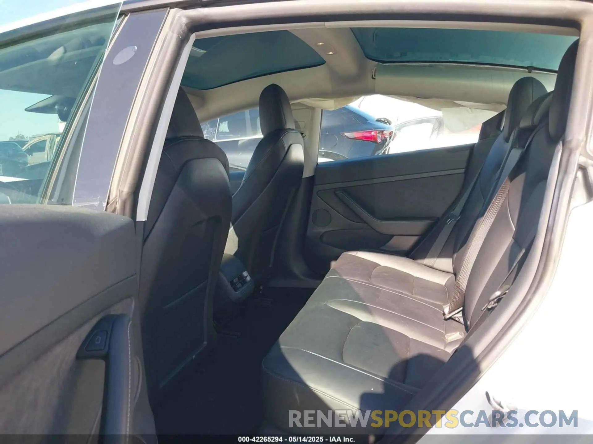 8 Photograph of a damaged car 5YJ3E1EA2PF410378 TESLA MODEL 3 2023