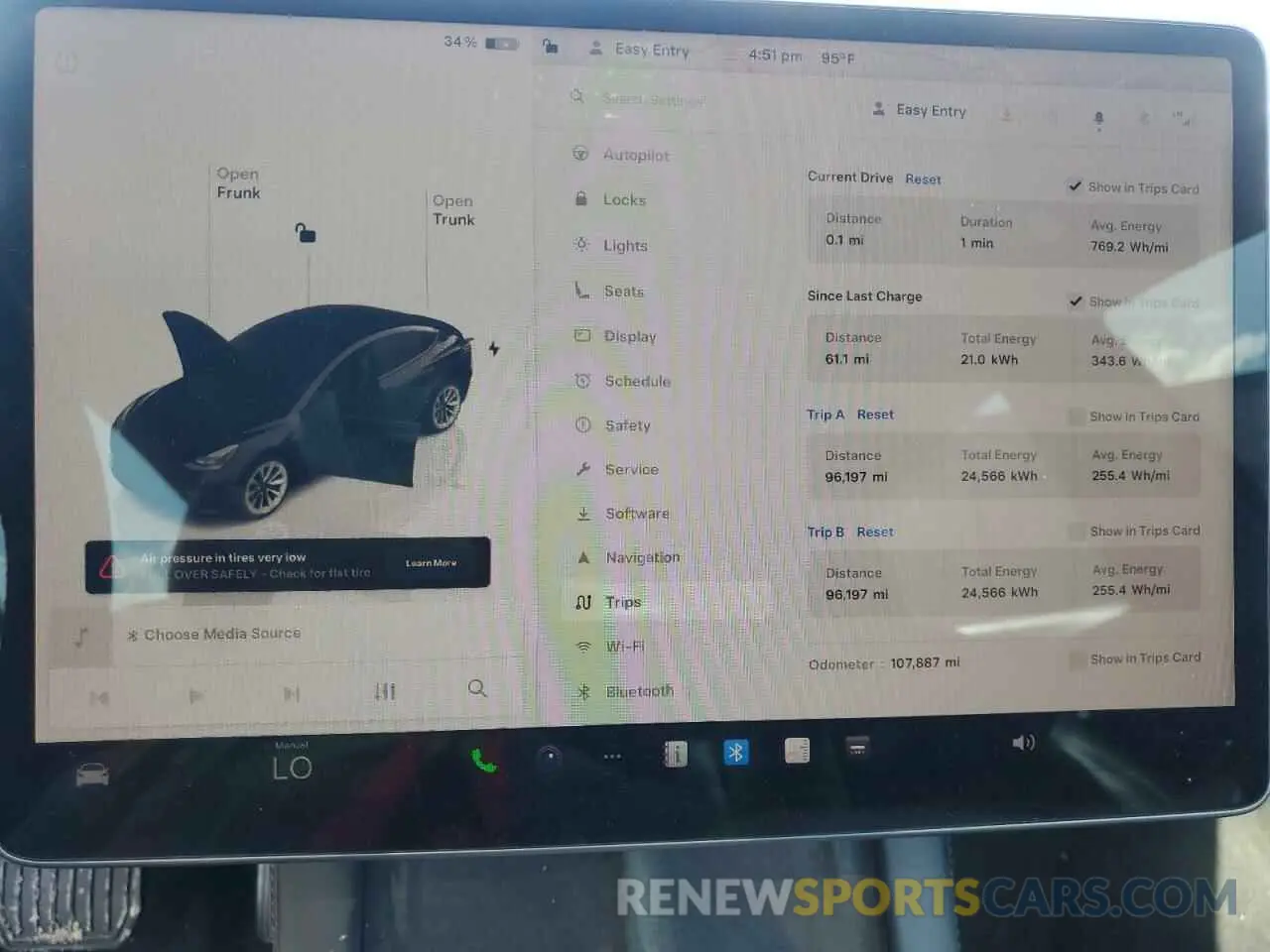 9 Photograph of a damaged car 5YJ3E1EA2PF439220 TESLA MODEL 3 2023