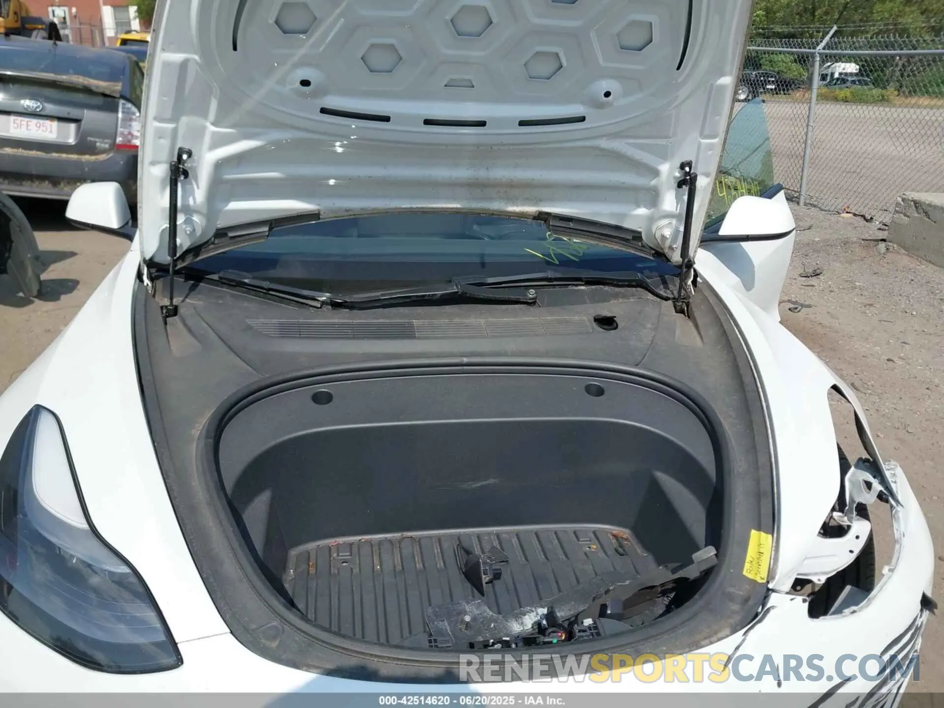 10 Photograph of a damaged car 5YJ3E1EA2PF484335 TESLA MODEL 3 2023