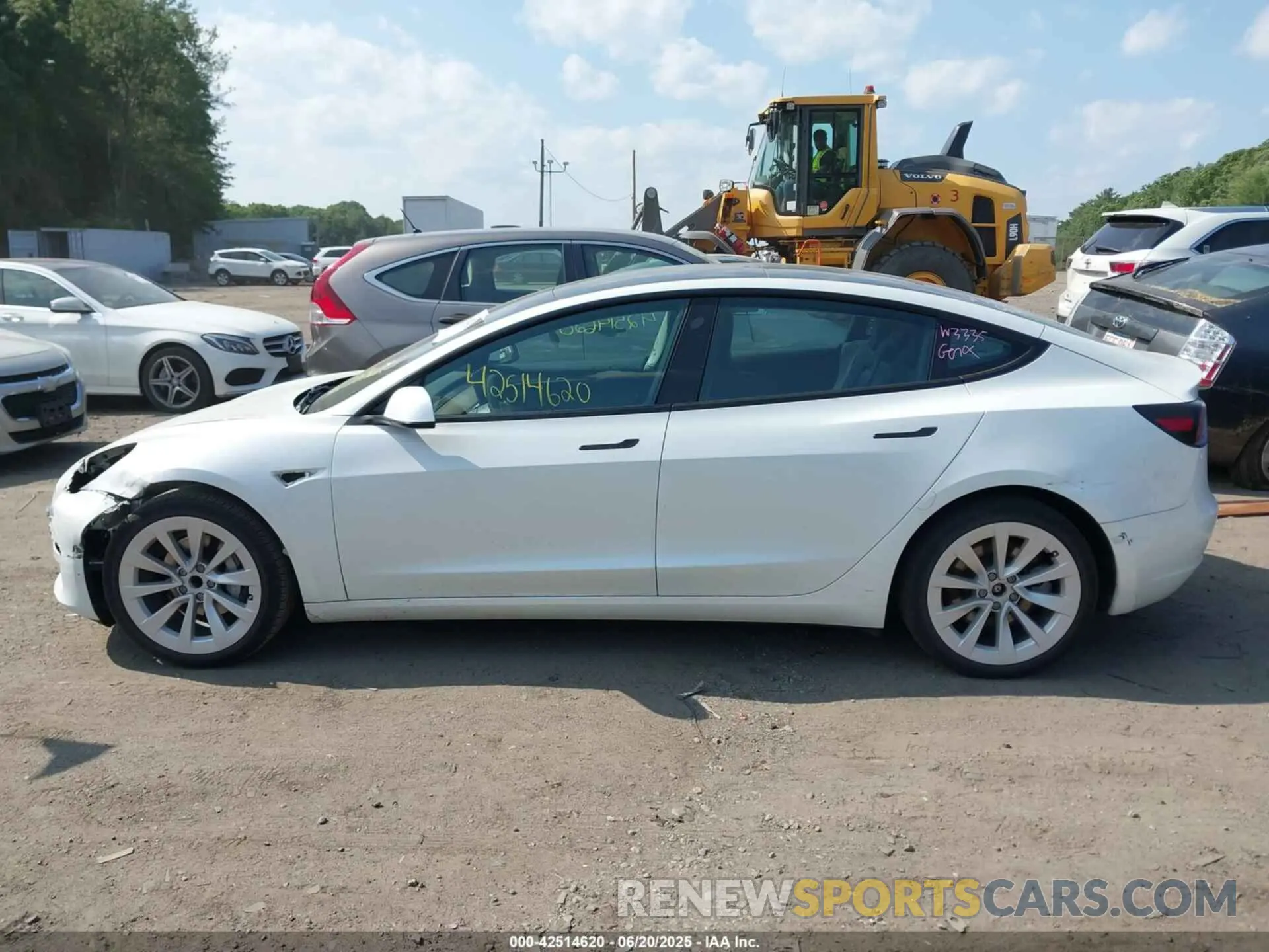 14 Photograph of a damaged car 5YJ3E1EA2PF484335 TESLA MODEL 3 2023