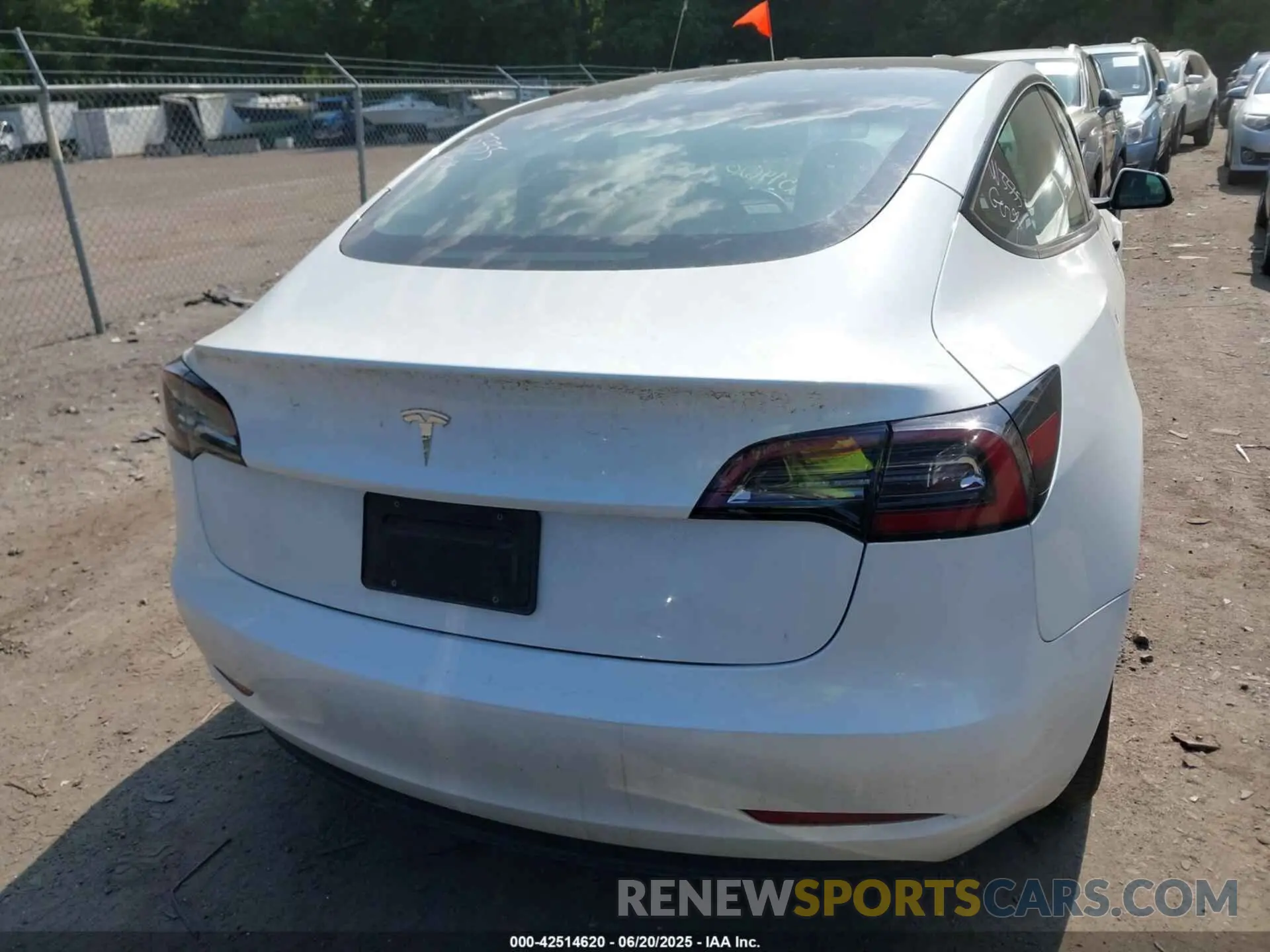 16 Photograph of a damaged car 5YJ3E1EA2PF484335 TESLA MODEL 3 2023