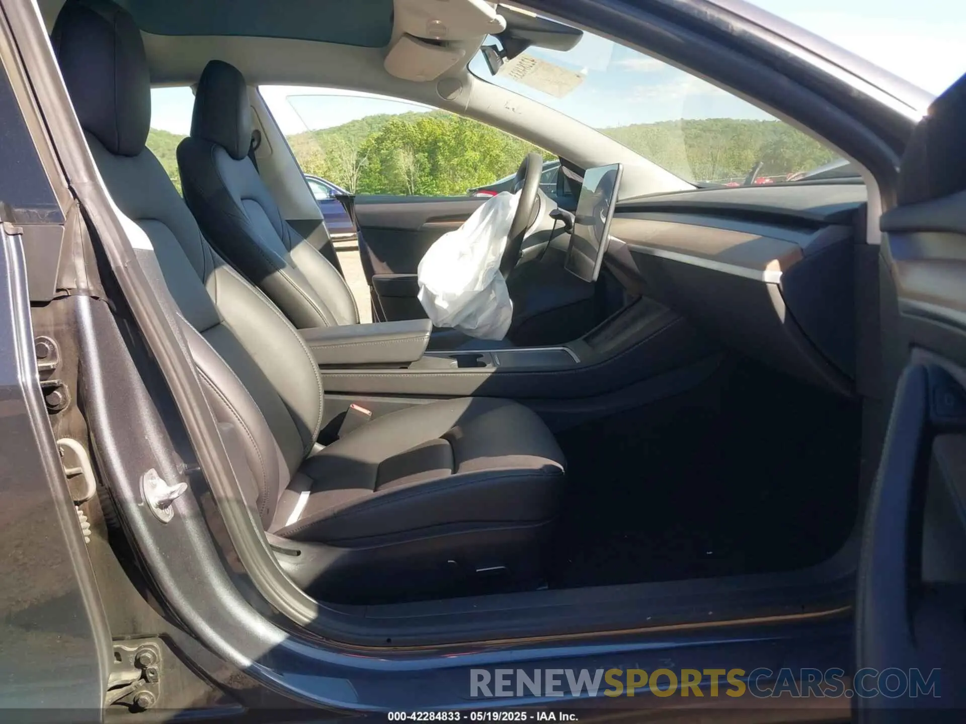 5 Photograph of a damaged car 5YJ3E1EA2PF492659 TESLA MODEL 3 2023