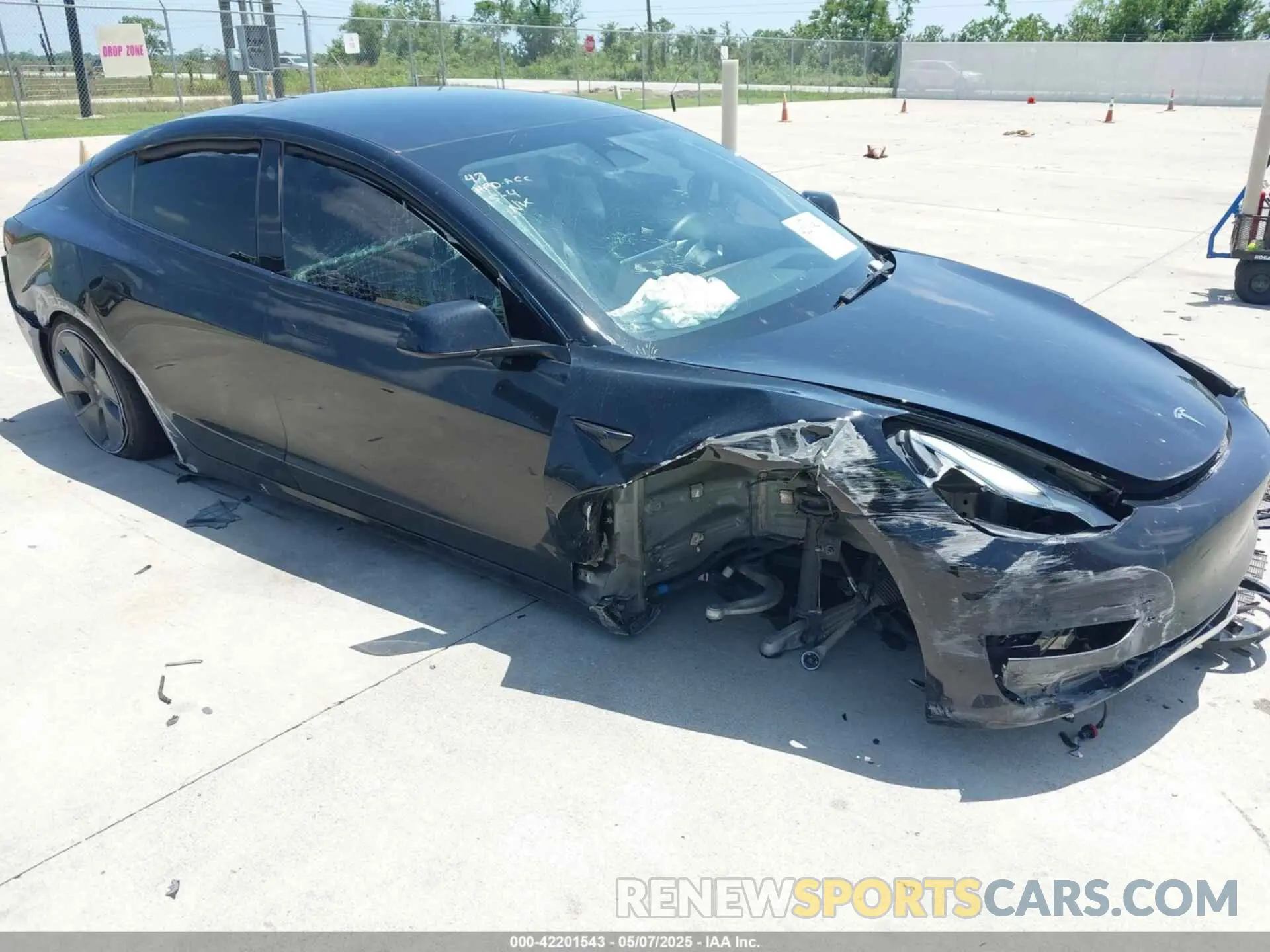 6 Photograph of a damaged car 5YJ3E1EA2PF501375 TESLA MODEL 3 2023