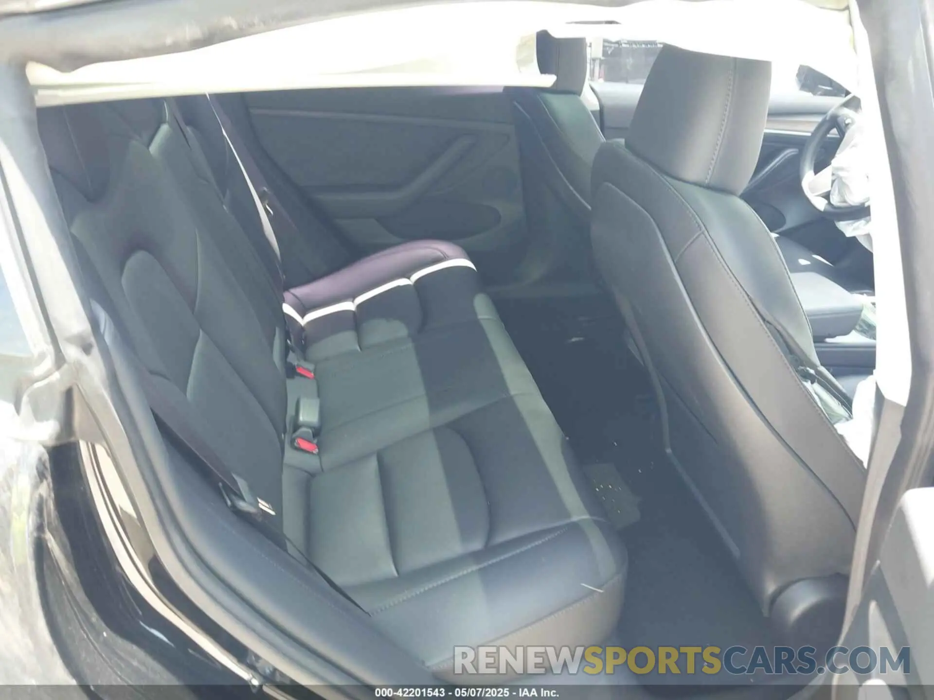 8 Photograph of a damaged car 5YJ3E1EA2PF501375 TESLA MODEL 3 2023