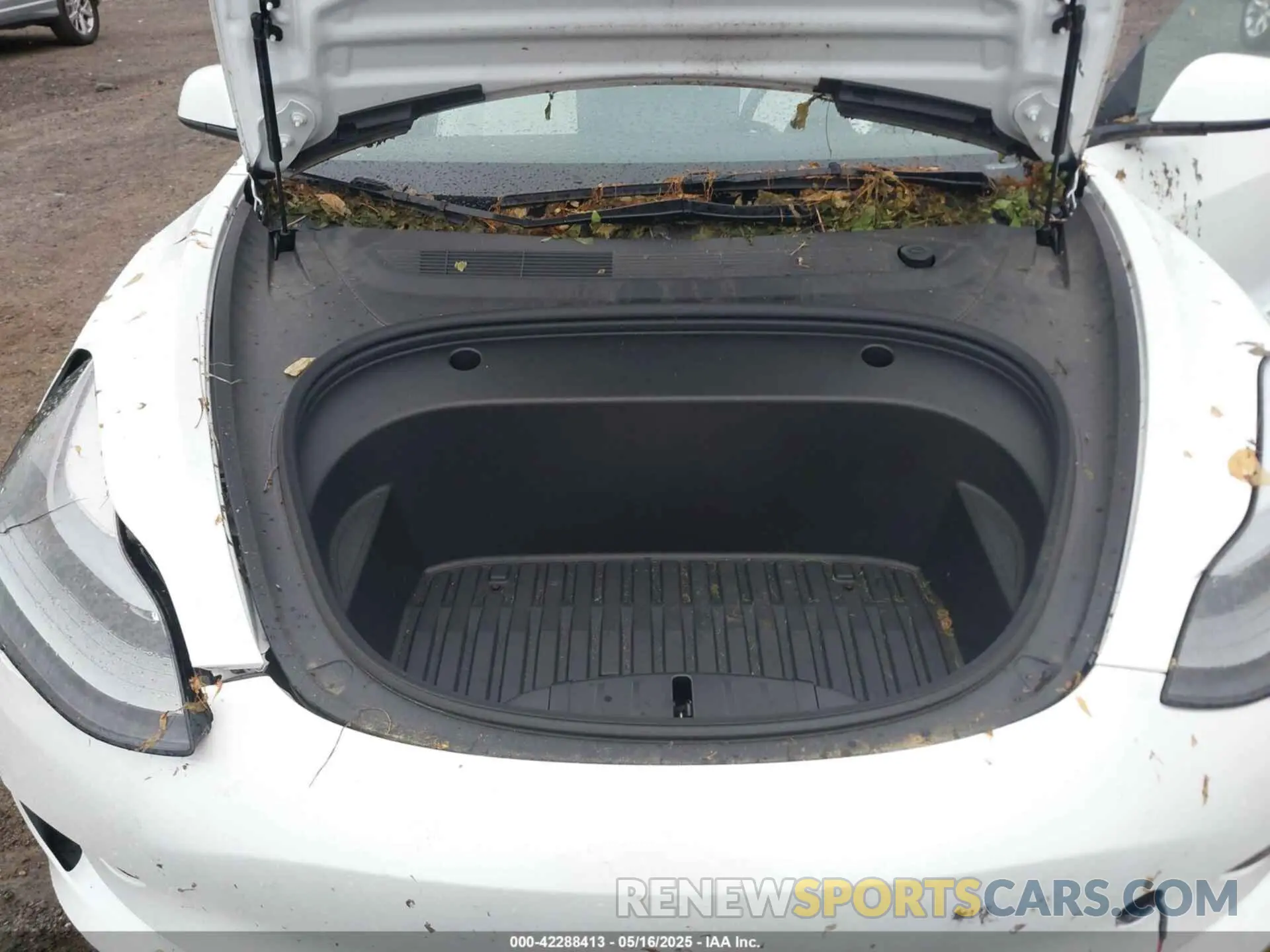 10 Photograph of a damaged car 5YJ3E1EA2PF626392 TESLA MODEL 3 2023
