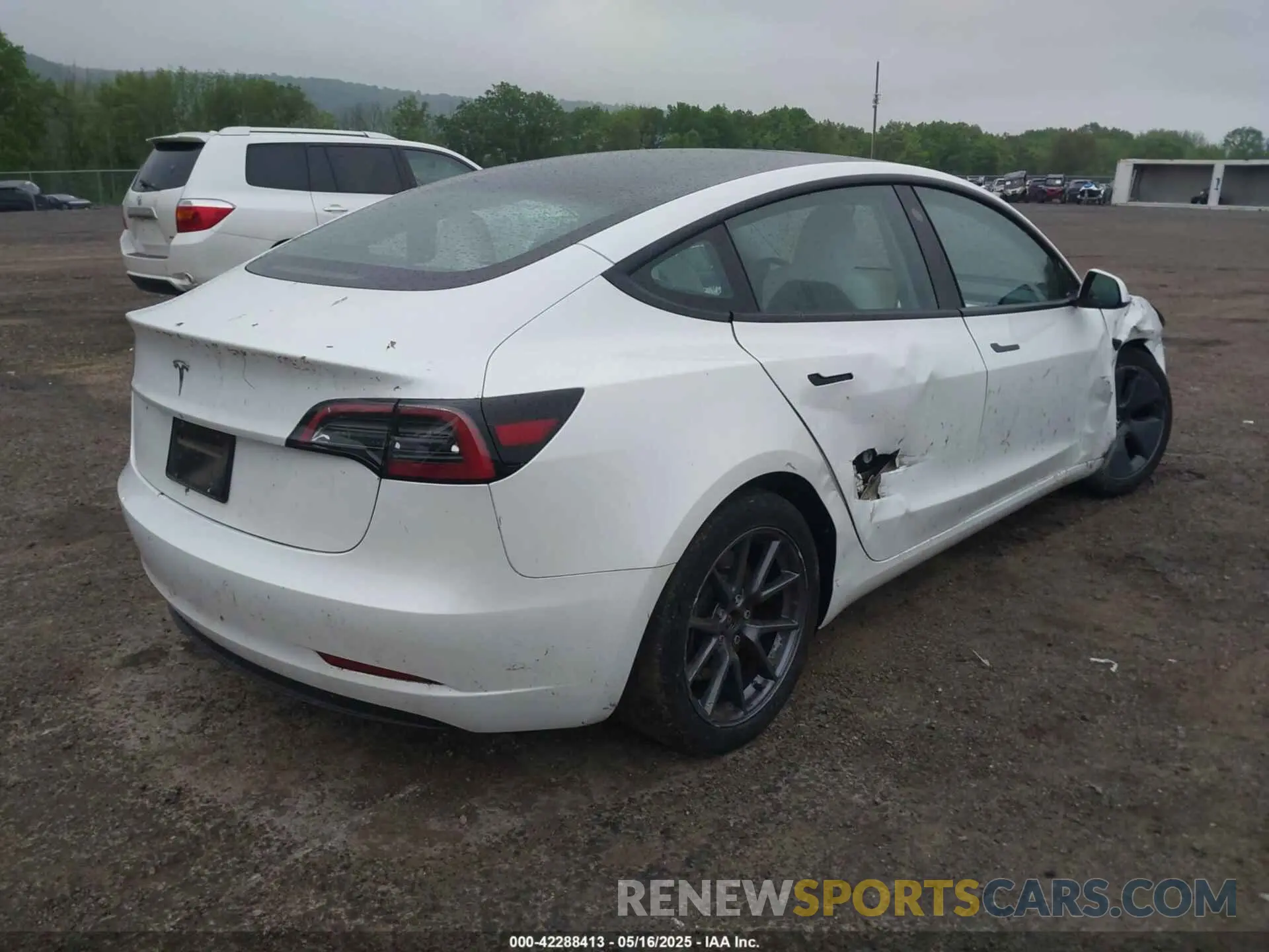 4 Photograph of a damaged car 5YJ3E1EA2PF626392 TESLA MODEL 3 2023