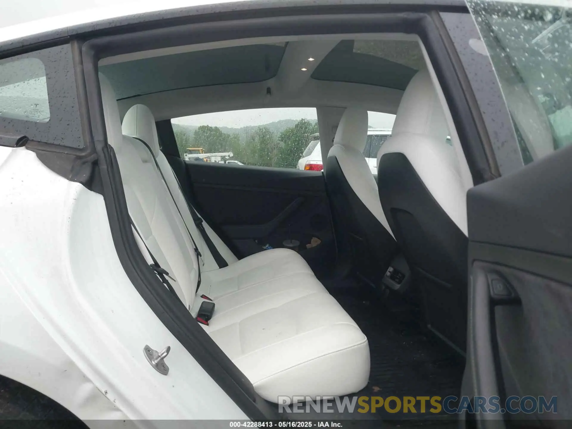 8 Photograph of a damaged car 5YJ3E1EA2PF626392 TESLA MODEL 3 2023