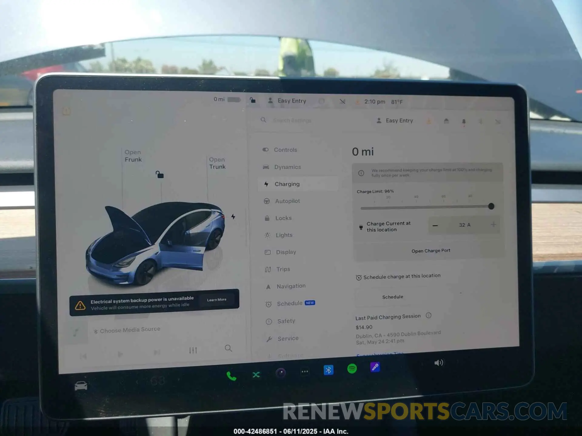 17 Photograph of a damaged car 5YJ3E1EA2PF639384 TESLA MODEL 3 2023