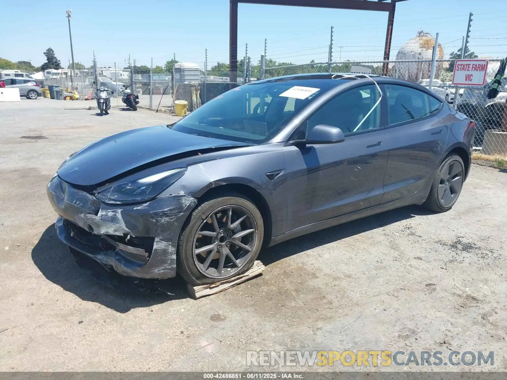 2 Photograph of a damaged car 5YJ3E1EA2PF639384 TESLA MODEL 3 2023