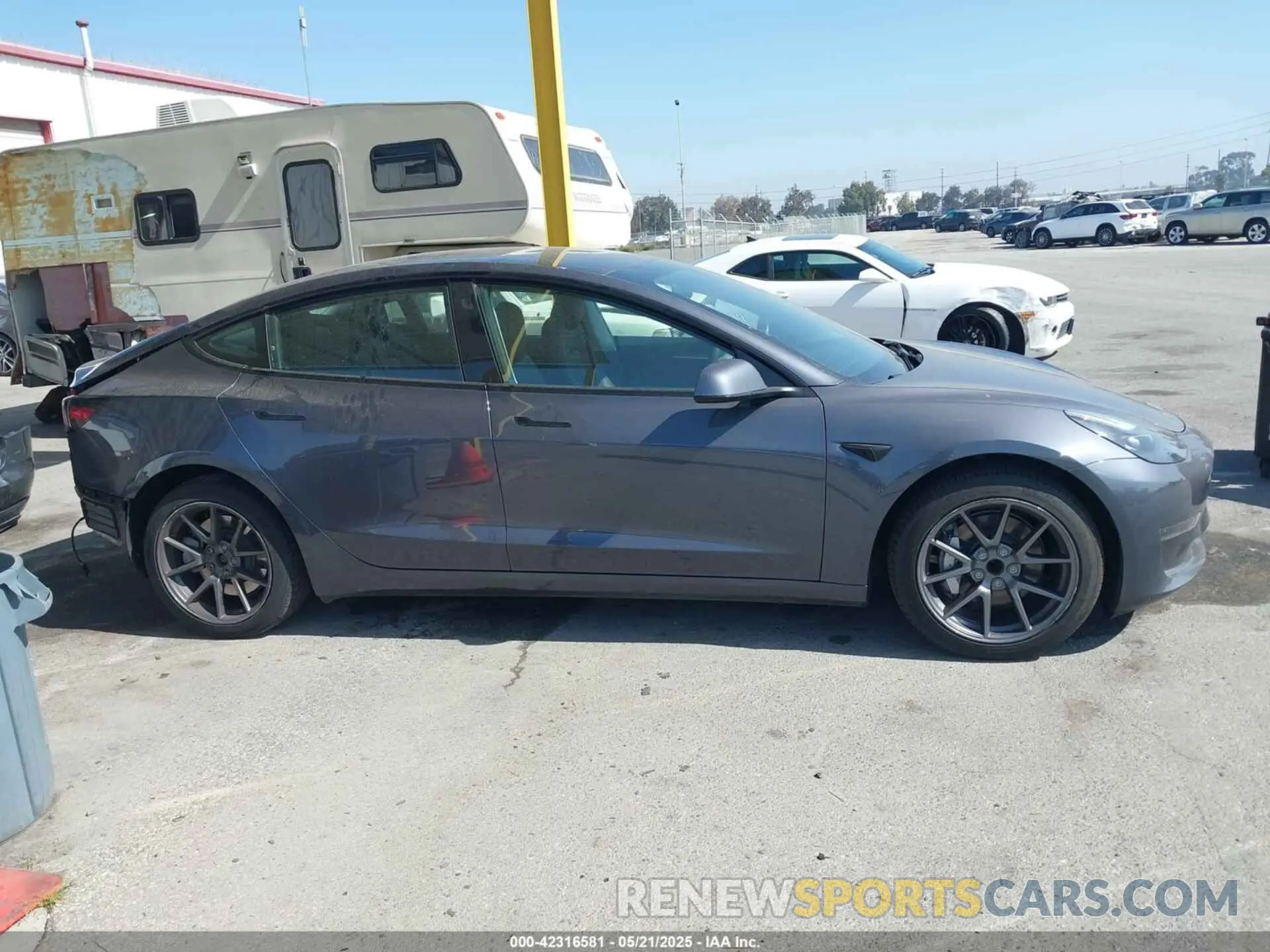 14 Photograph of a damaged car 5YJ3E1EA2PF668853 TESLA MODEL 3 2023