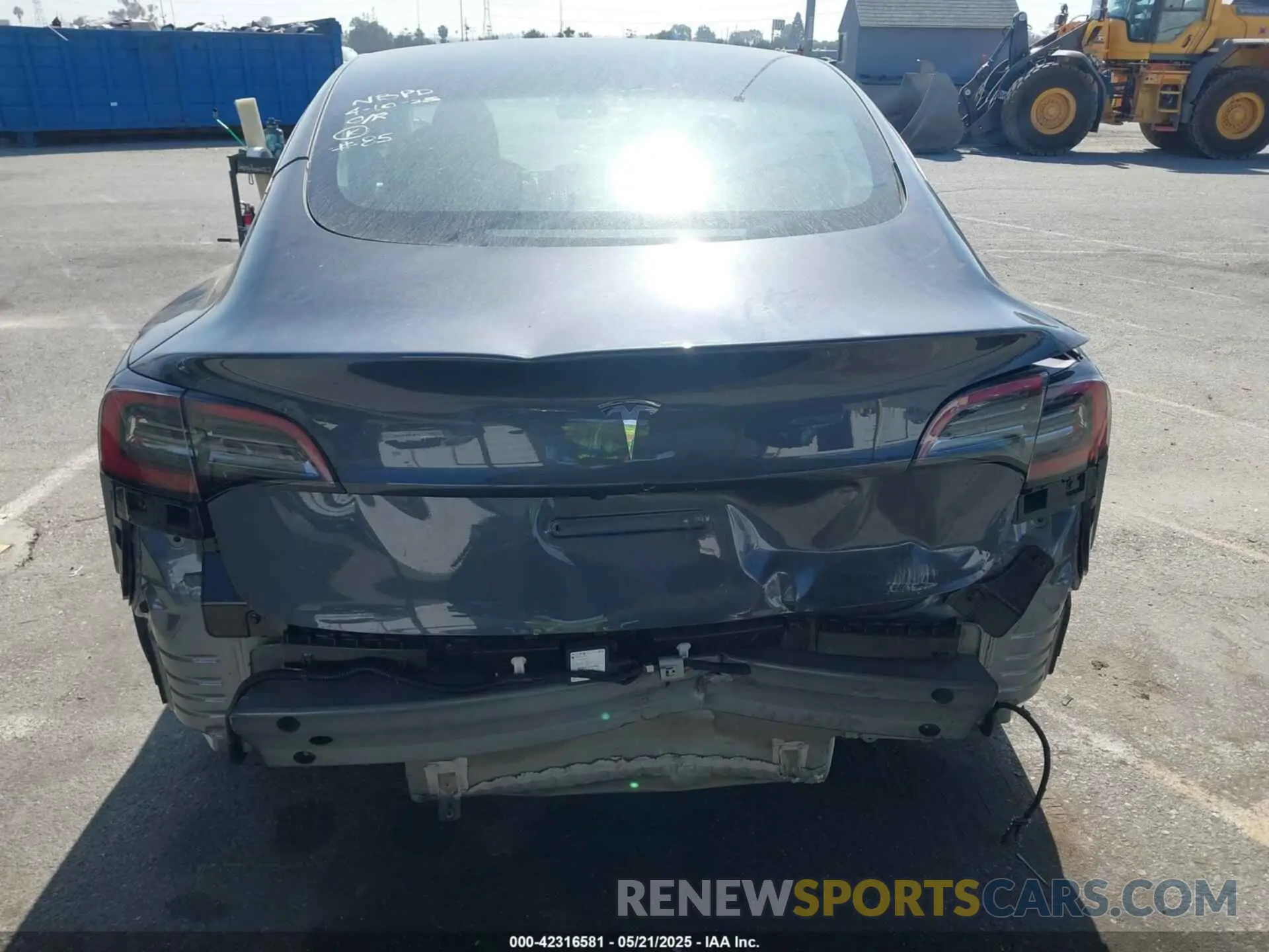 17 Photograph of a damaged car 5YJ3E1EA2PF668853 TESLA MODEL 3 2023